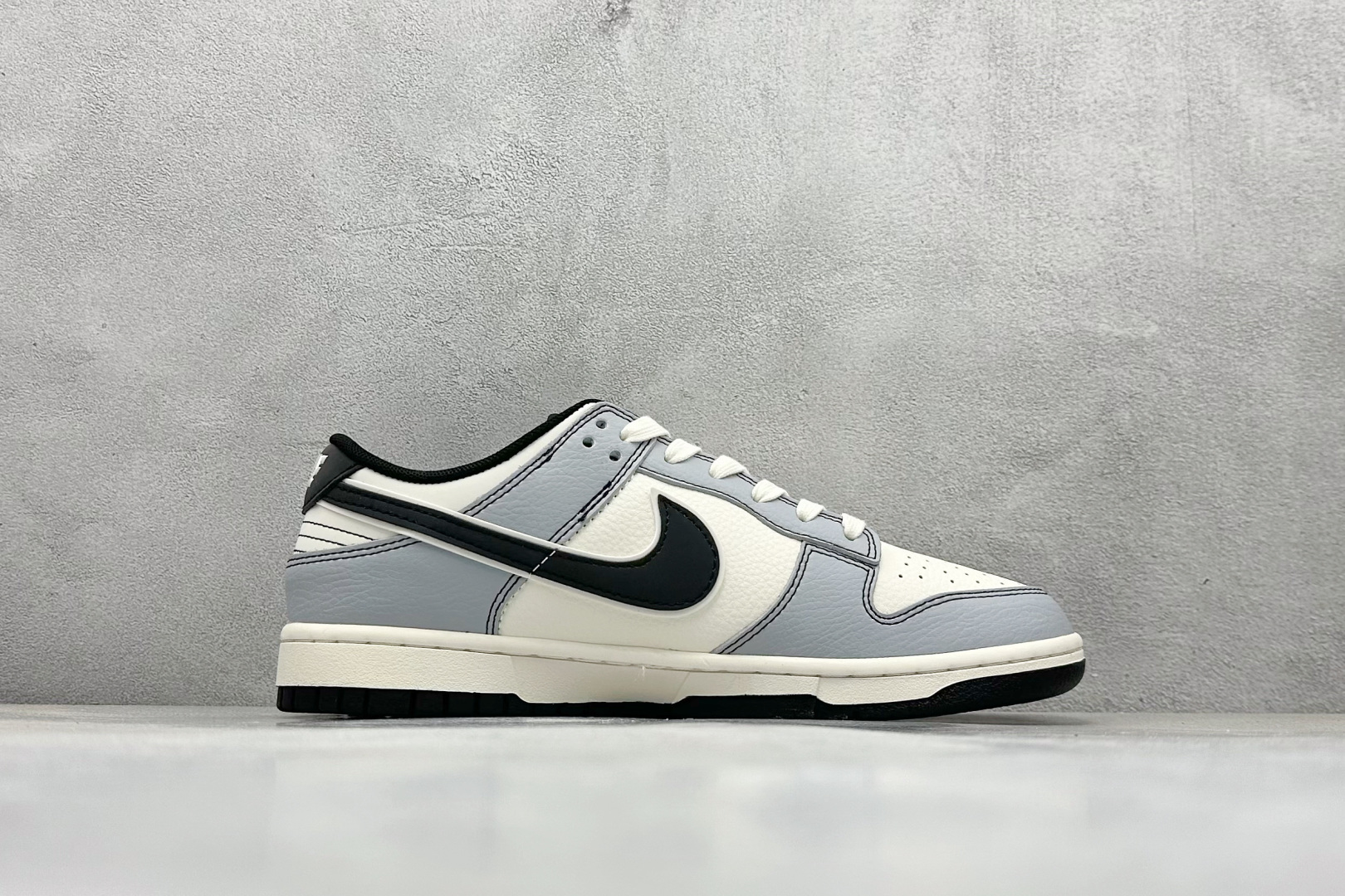 XC版Nike SB Dunk Low 斯图西联名 灰黑勾 周年高端定制 低帮休闲板鞋 XS6089-596