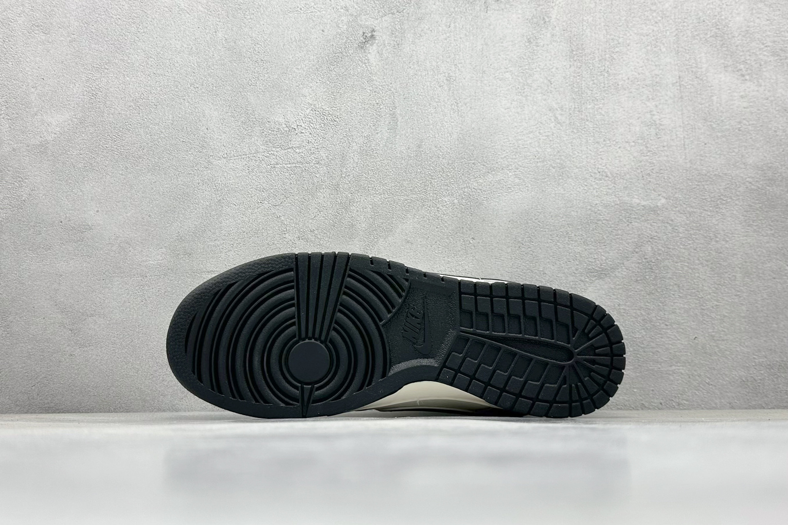 XC版Nike SB Dunk Low 斯图西联名 灰黑勾 周年高端定制 低帮休闲板鞋 XS6089-596