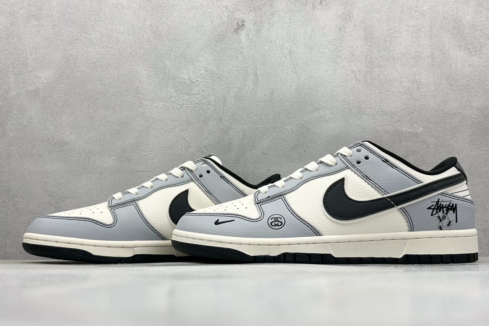 XC版Nike SB Dunk Low 斯图西联名 灰黑勾 周年高端定制 低帮休闲板鞋 XS6089-596