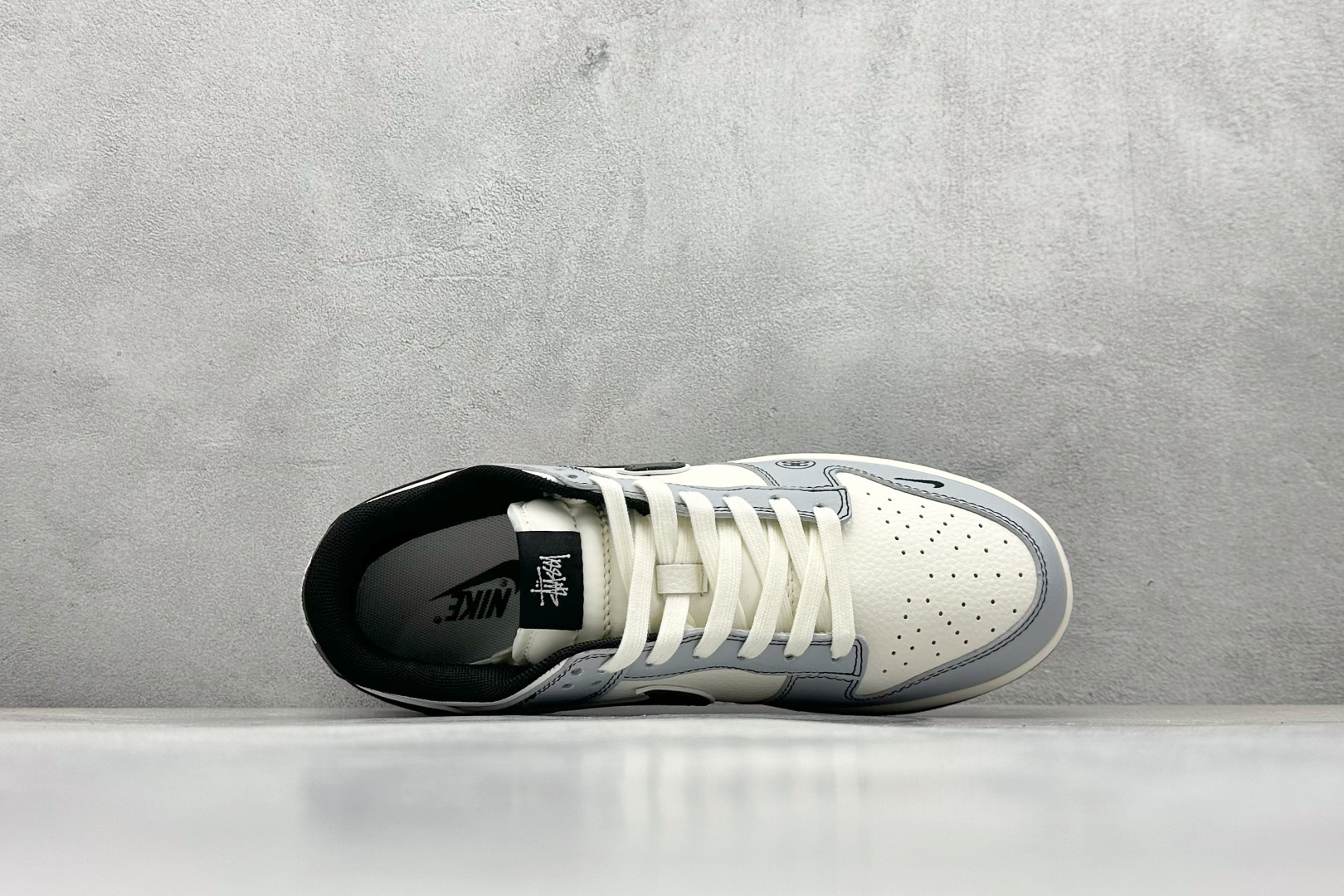 XC版Nike SB Dunk Low 斯图西联名 灰黑勾 周年高端定制 低帮休闲板鞋 XS6089-596