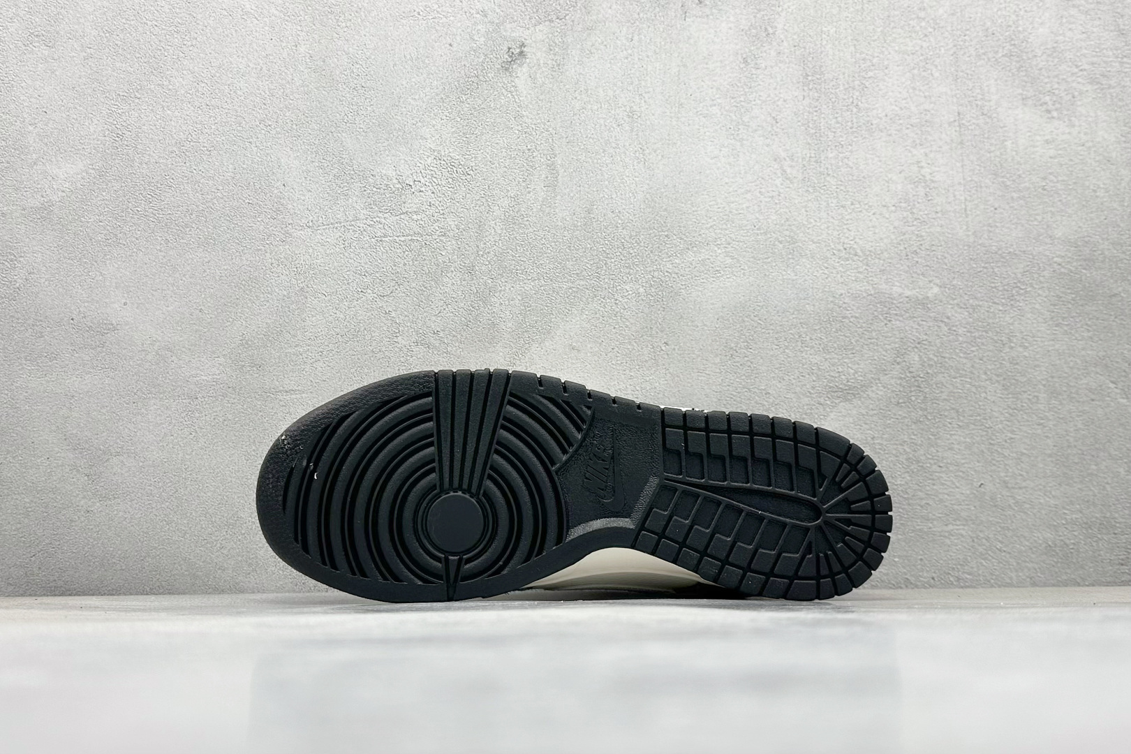 XC版Nike SB Dunk Low LV联名 黑牛仔白勾勾 周年高端定制 低帮休闲板鞋 FC1688-233