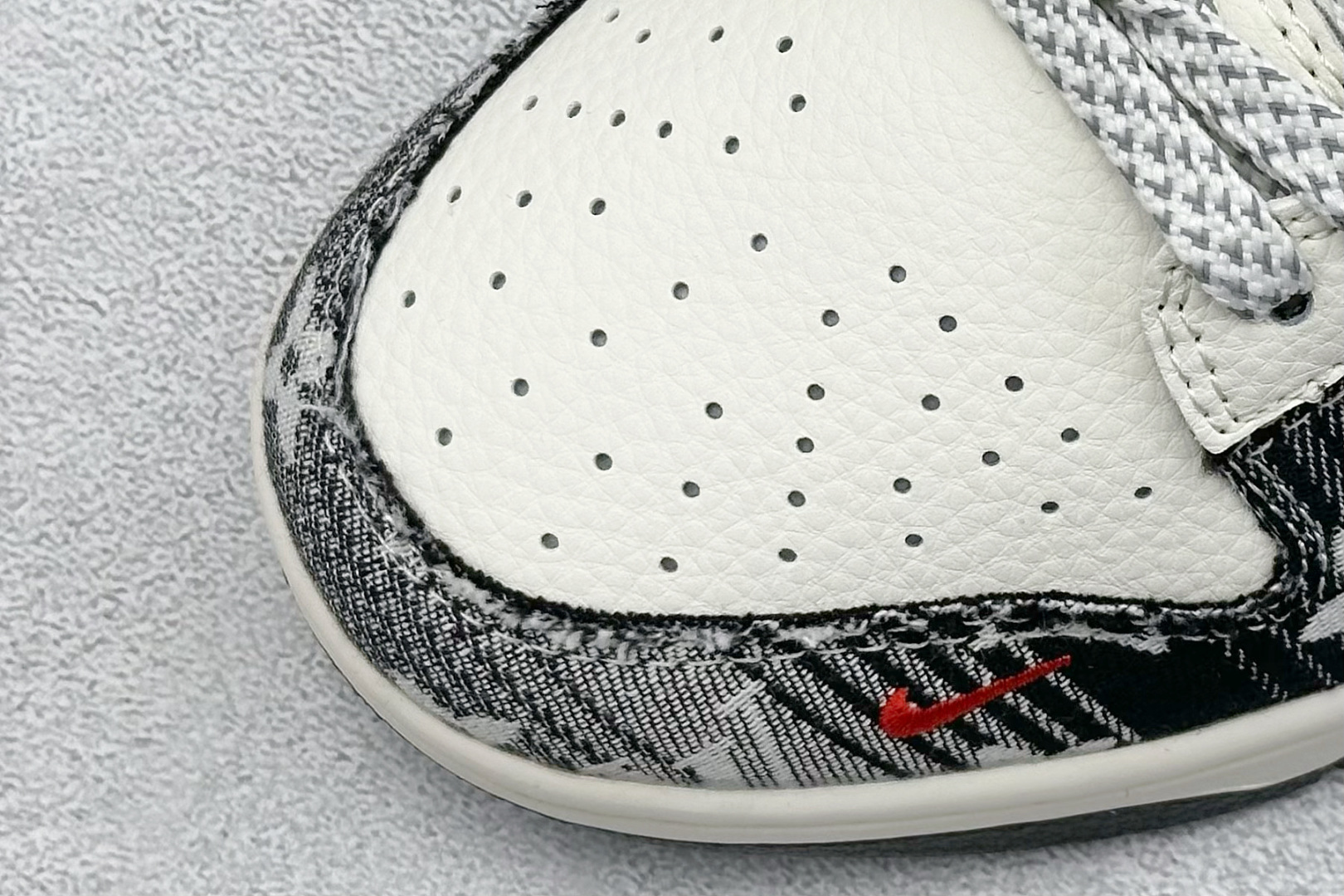 XC版Nike SB Dunk Low LV联名 黑牛仔白勾勾 周年高端定制 低帮休闲板鞋 FC1688-233