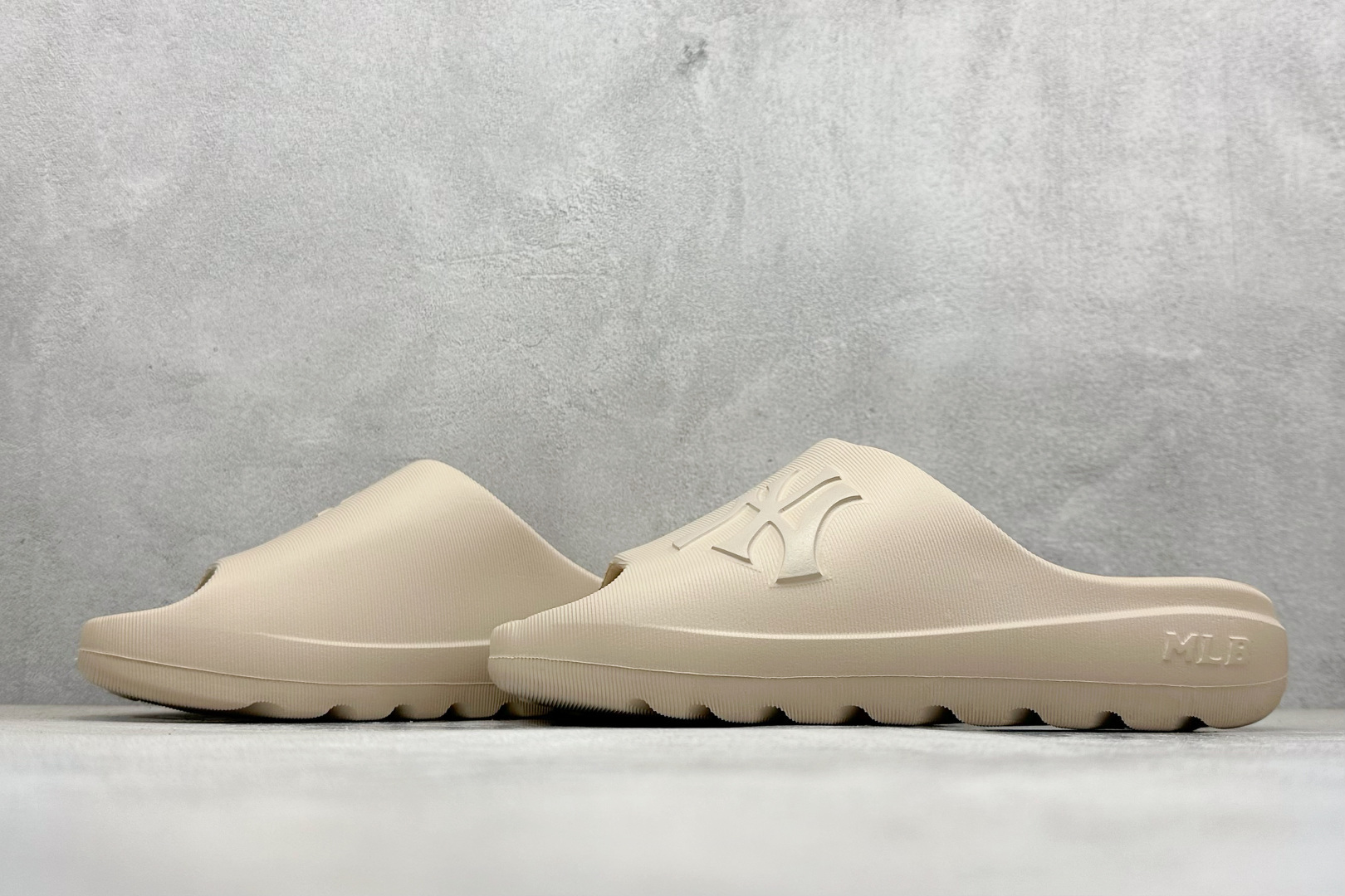 MLB Skipper Slide 纽约洋基队 夏季休闲拖鞋 3ALPS0153