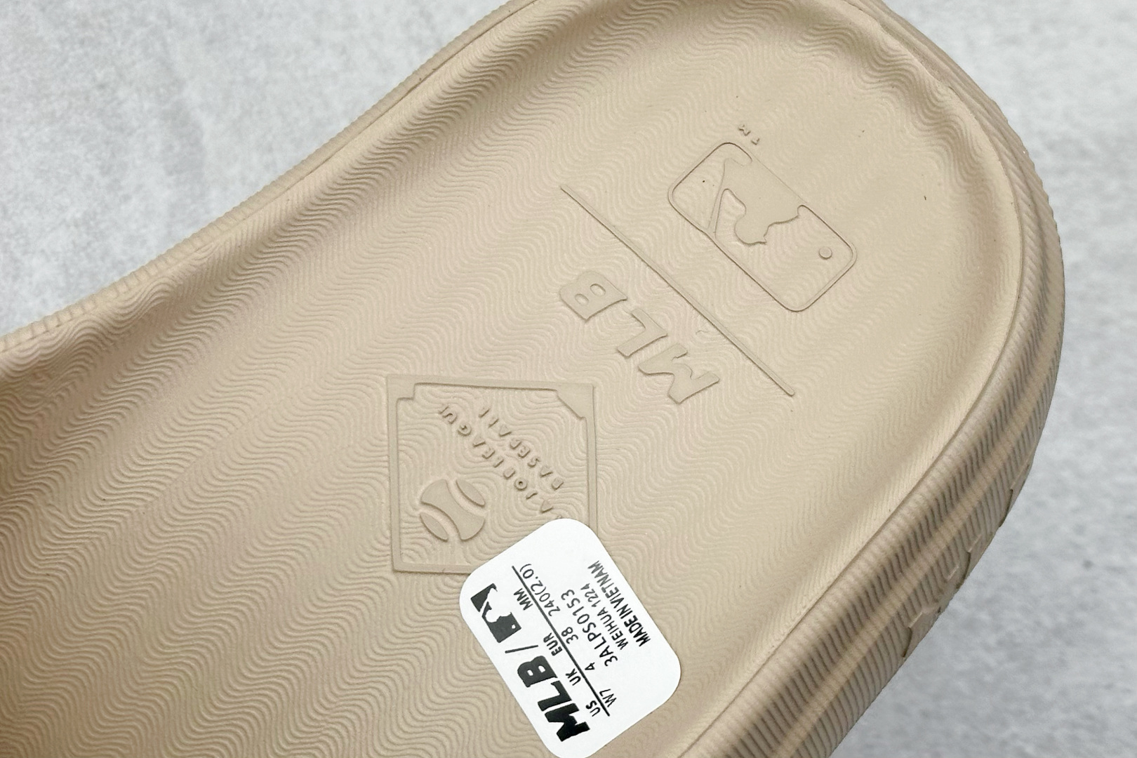 MLB Skipper Slide 纽约洋基队 夏季休闲拖鞋 3ALPS0153