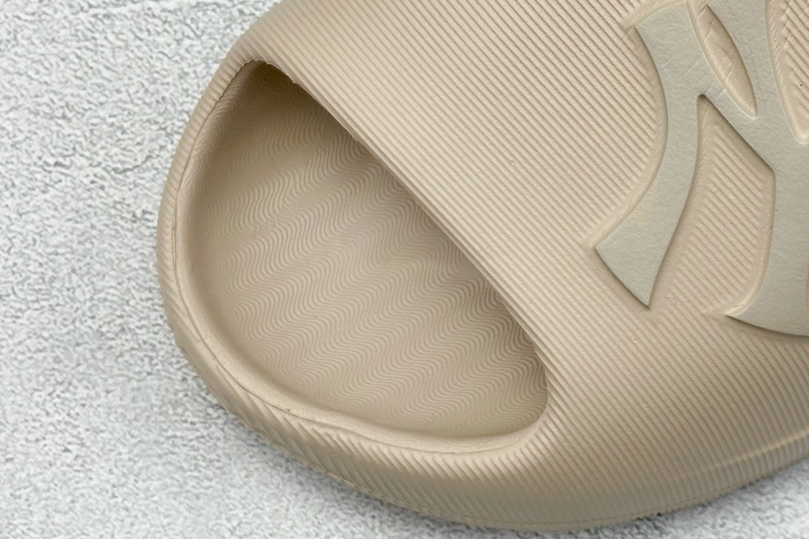 MLB Skipper Slide 纽约洋基队 夏季休闲拖鞋 3ALPS0153