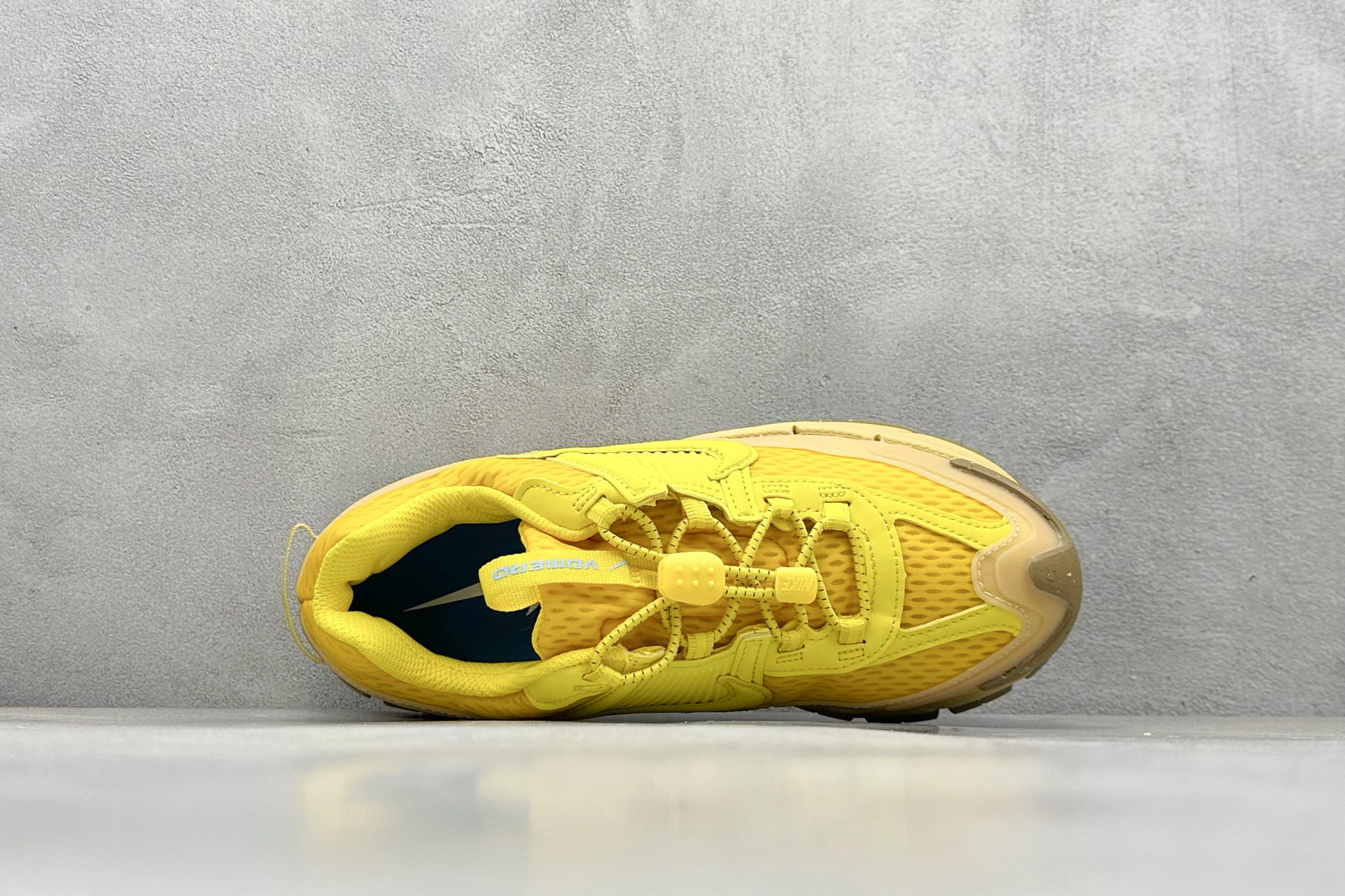 Nike Zoom Vomero Roam 马拉松复古五代休闲运动慢跑鞋 HJ4646-700