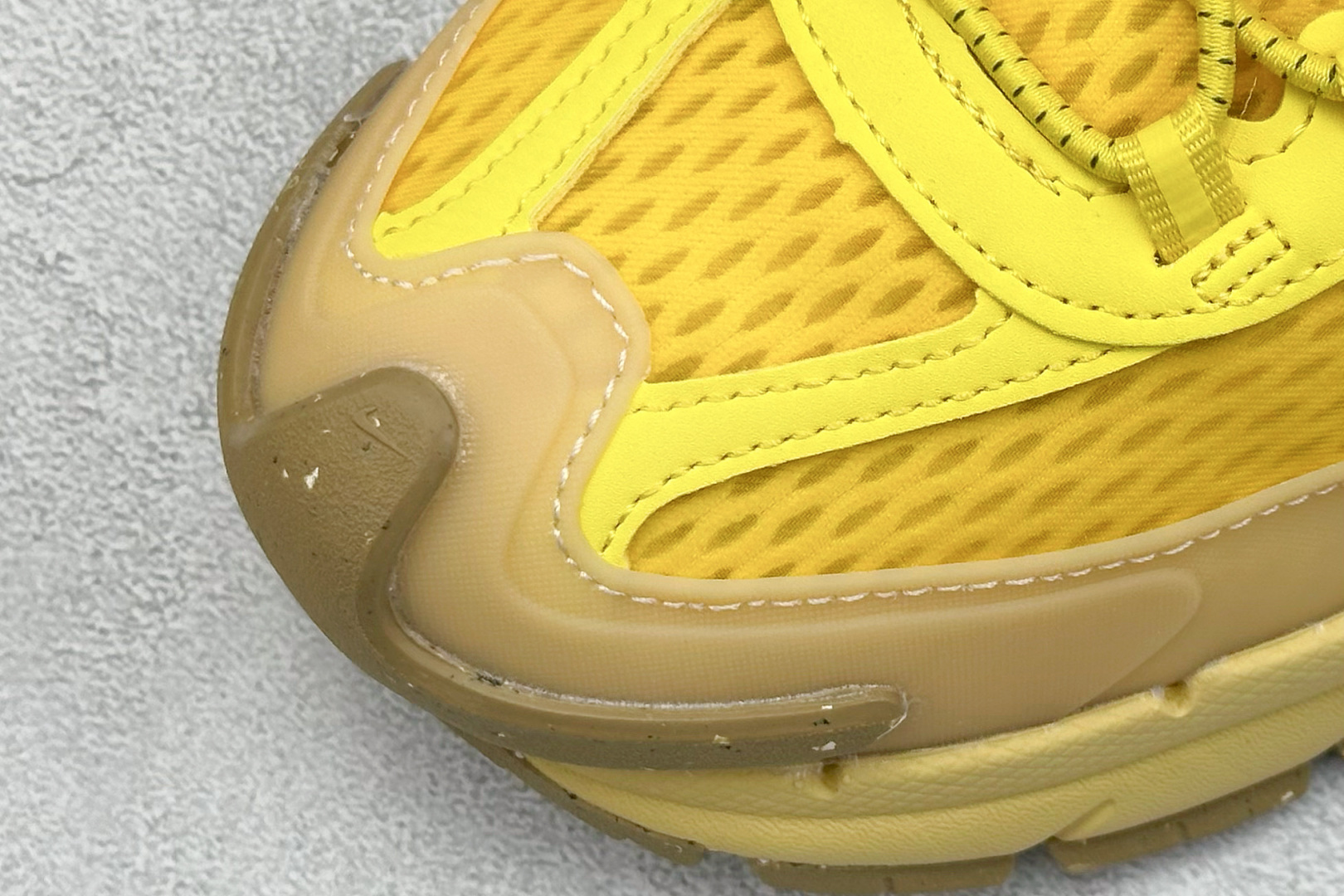 Nike Zoom Vomero Roam 马拉松复古五代休闲运动慢跑鞋 HJ4646-700