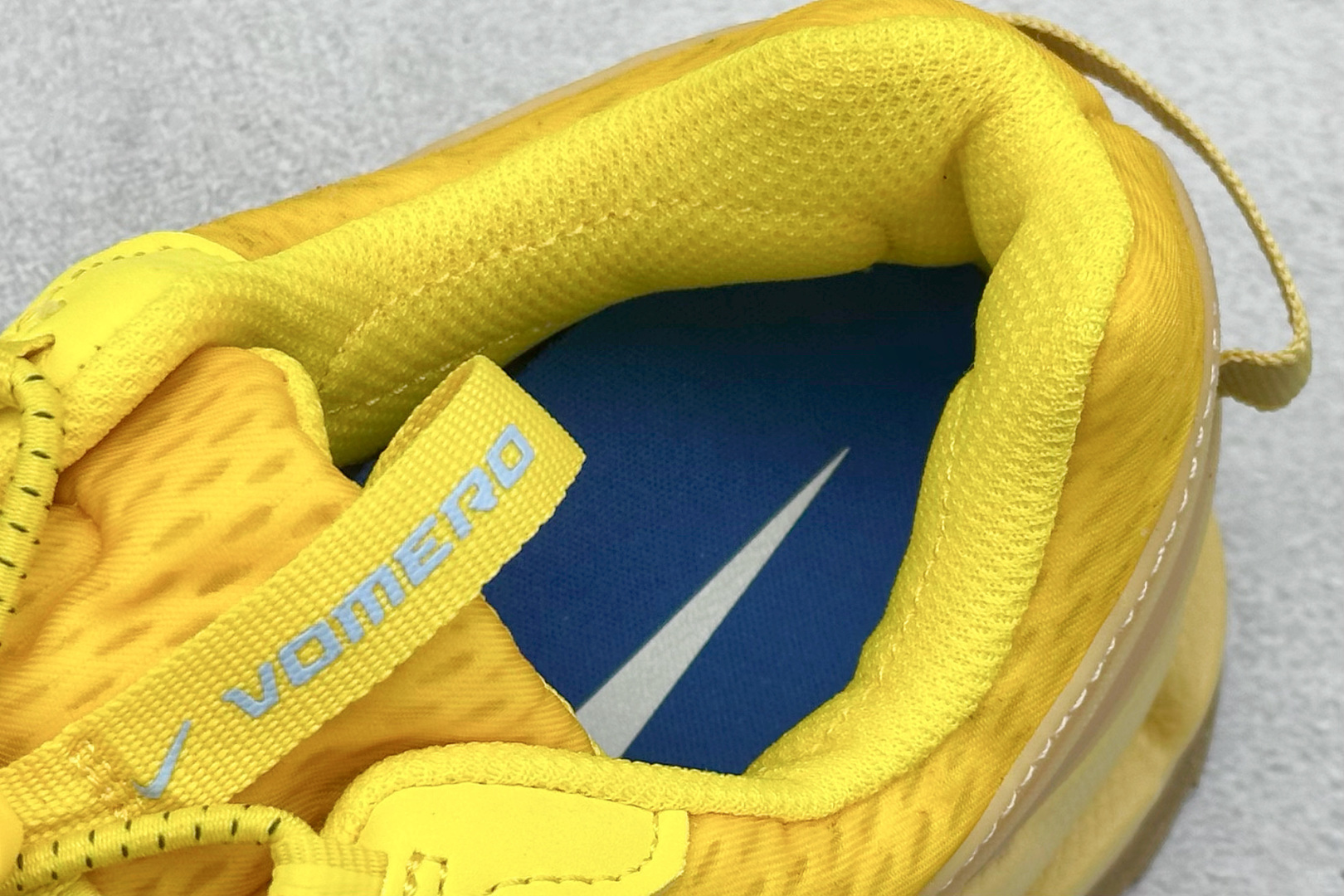 Nike Zoom Vomero Roam 马拉松复古五代休闲运动慢跑鞋 HJ4646-700