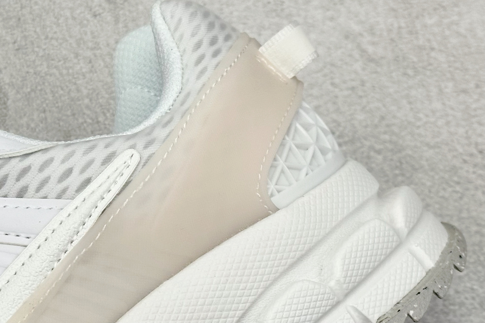 Nike Zoom Vomero Roam 马拉松复古五代休闲运动慢跑鞋 HJ4646-100