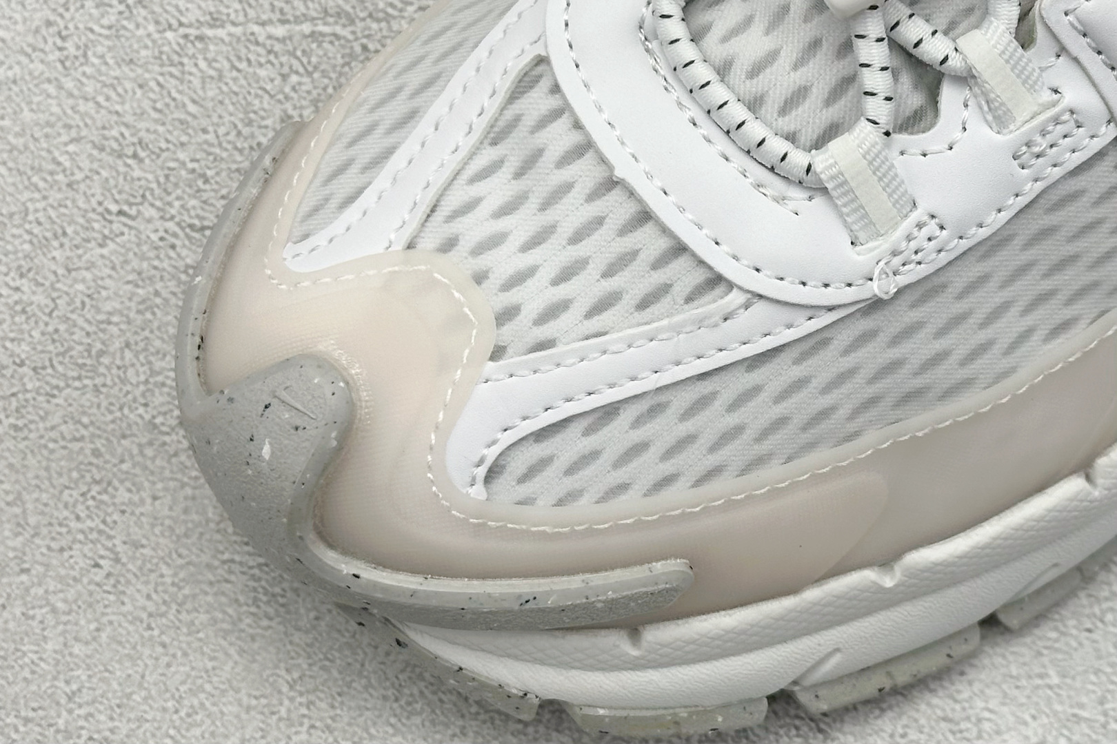 Nike Zoom Vomero Roam 马拉松复古五代休闲运动慢跑鞋 HJ4646-100