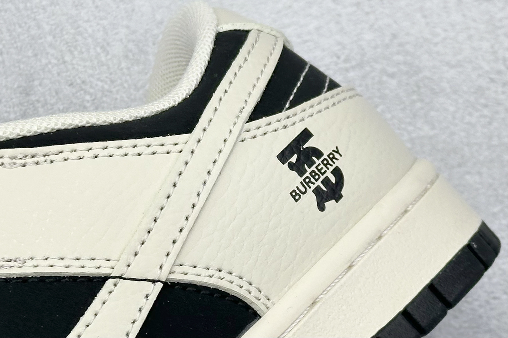 Nike SB Dunk Low x BURBERRY 白黑 XD1588-218