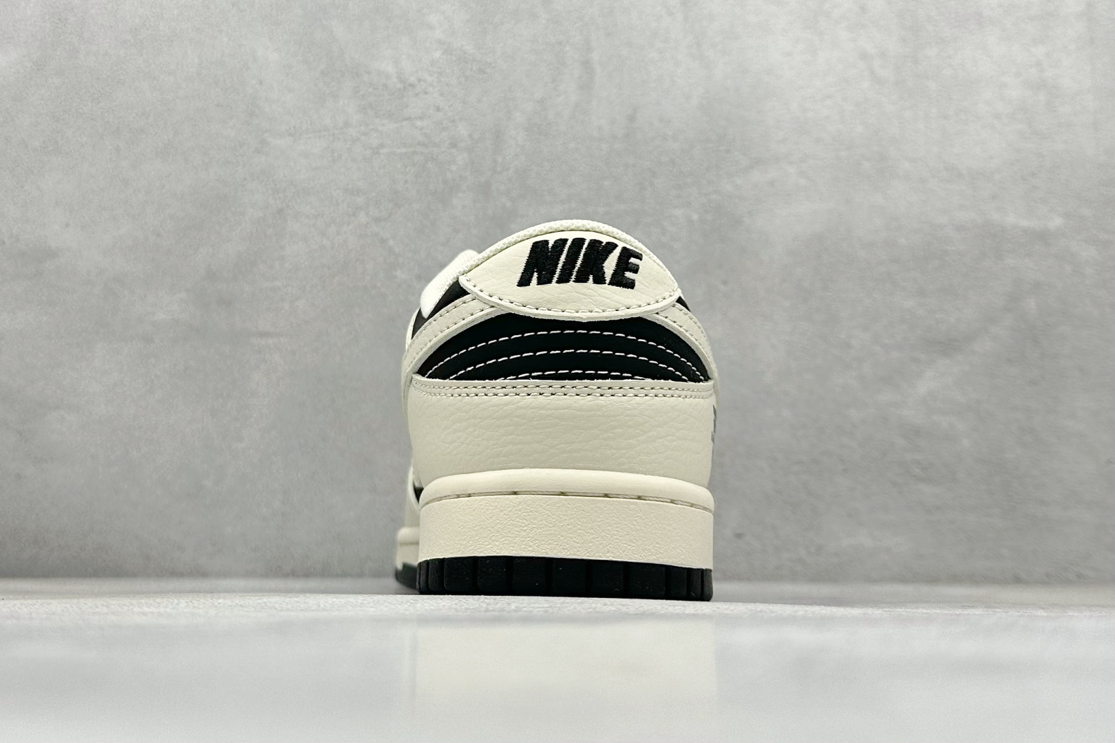 Nike SB Dunk Low x BURBERRY 白黑 XD1588-218