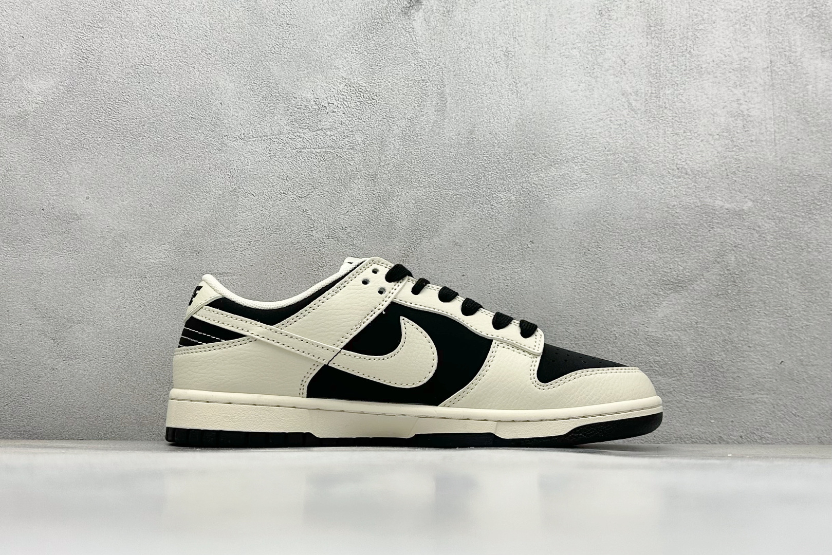 Nike SB Dunk Low x BURBERRY 白黑 XD1588-218