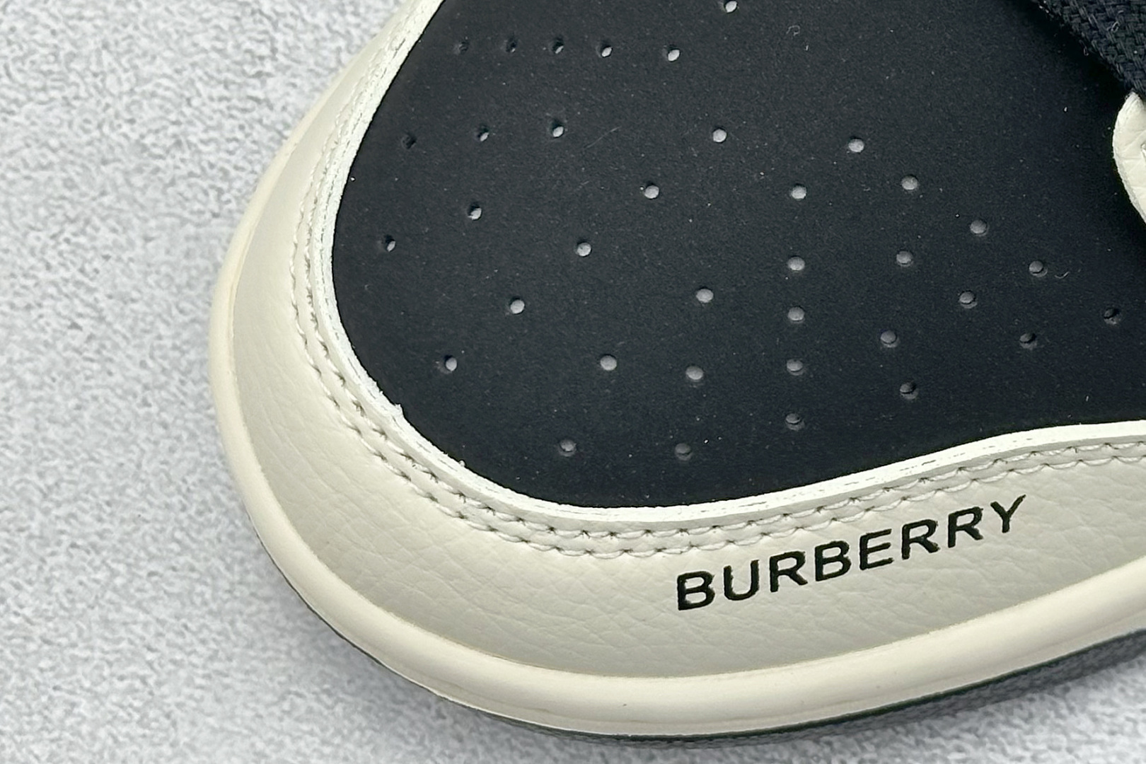 Nike SB Dunk Low x BURBERRY 白黑 XD1588-218