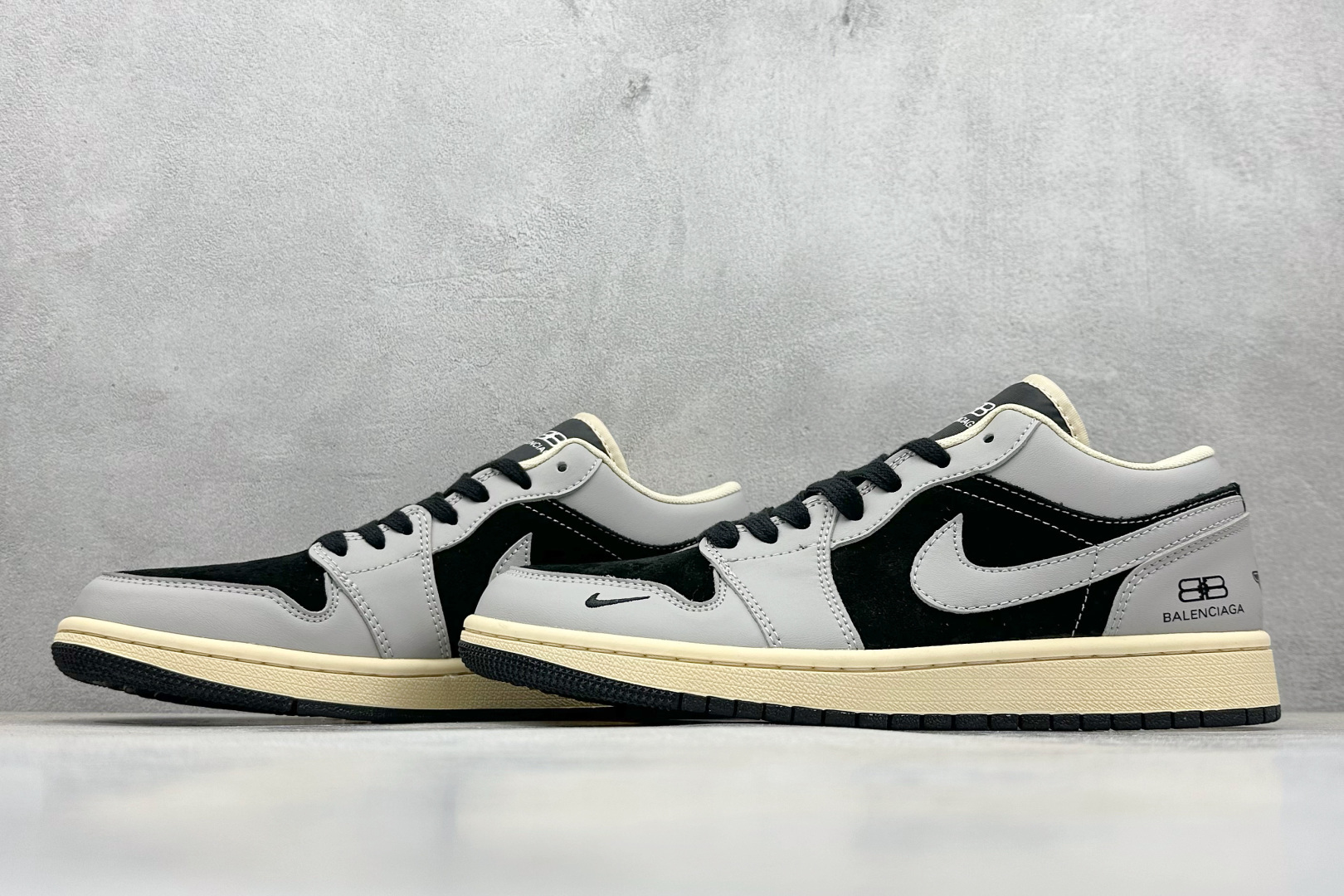 AIR JORDAN 1 LOW“灰黑巴宝莉定制款” 个性的设计风格以及品牌的经典元素 XX2416-016