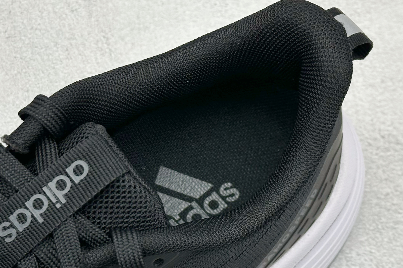 AD EQ/RUNNING SHOES 防滑耐磨厚底增高老爹鞋 随心畅跑舒适跑步运动鞋 GZ5828