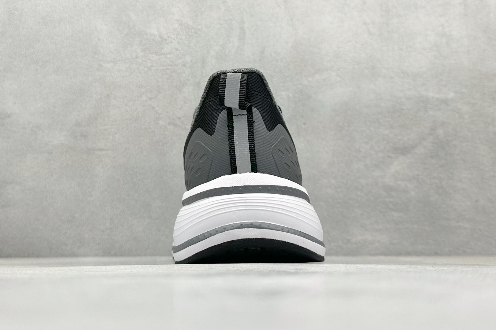 AD EQ/RUNNING SHOES 防滑耐磨厚底增高老爹鞋 随心畅跑舒适跑步运动鞋 GZ5822