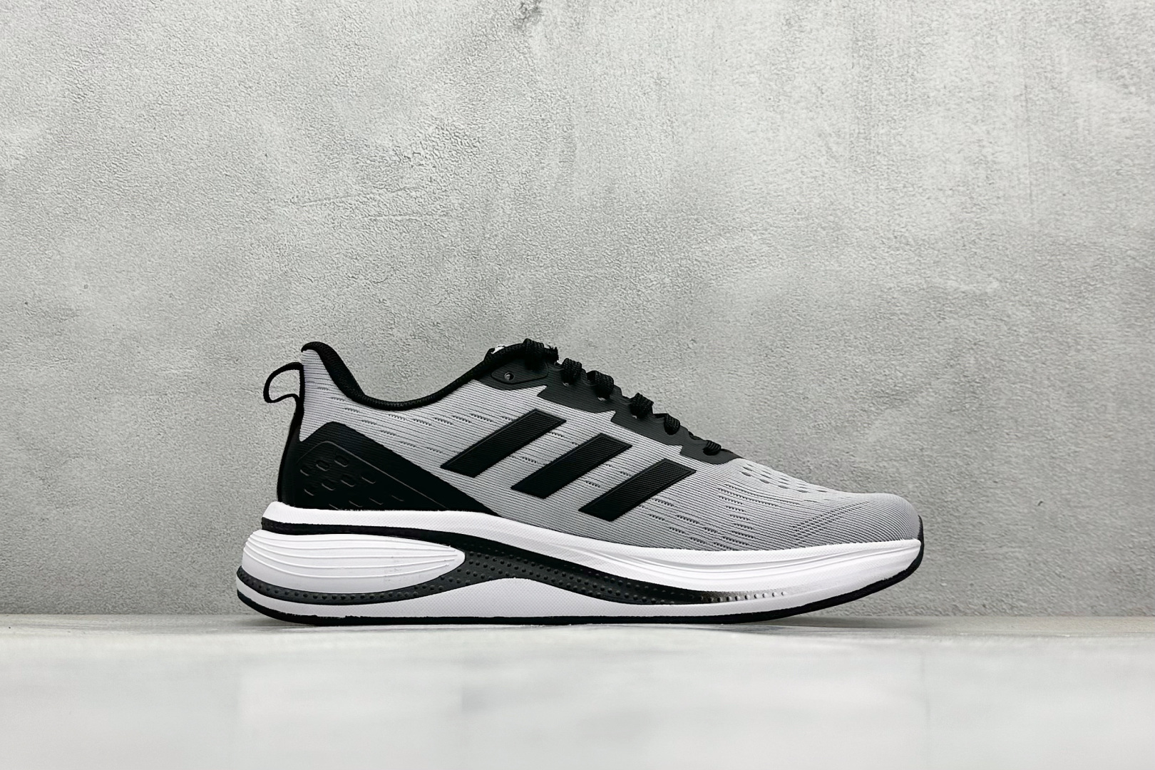 AD EQ/RUNNING SHOES 防滑耐磨厚底增高老爹鞋 随心畅跑舒适跑步运动鞋 GZ5825