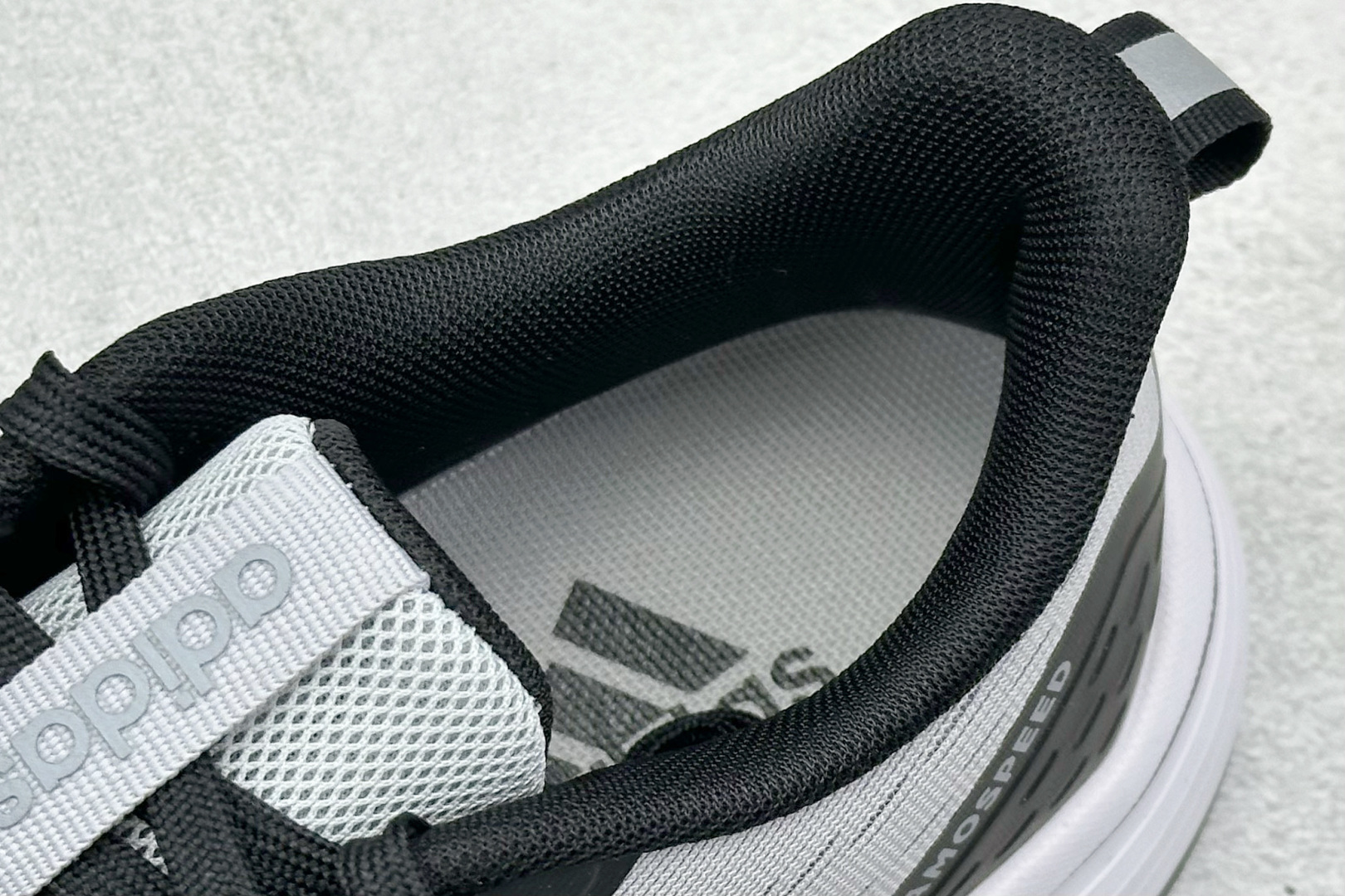 AD EQ/RUNNING SHOES 防滑耐磨厚底增高老爹鞋 随心畅跑舒适跑步运动鞋 GZ5825