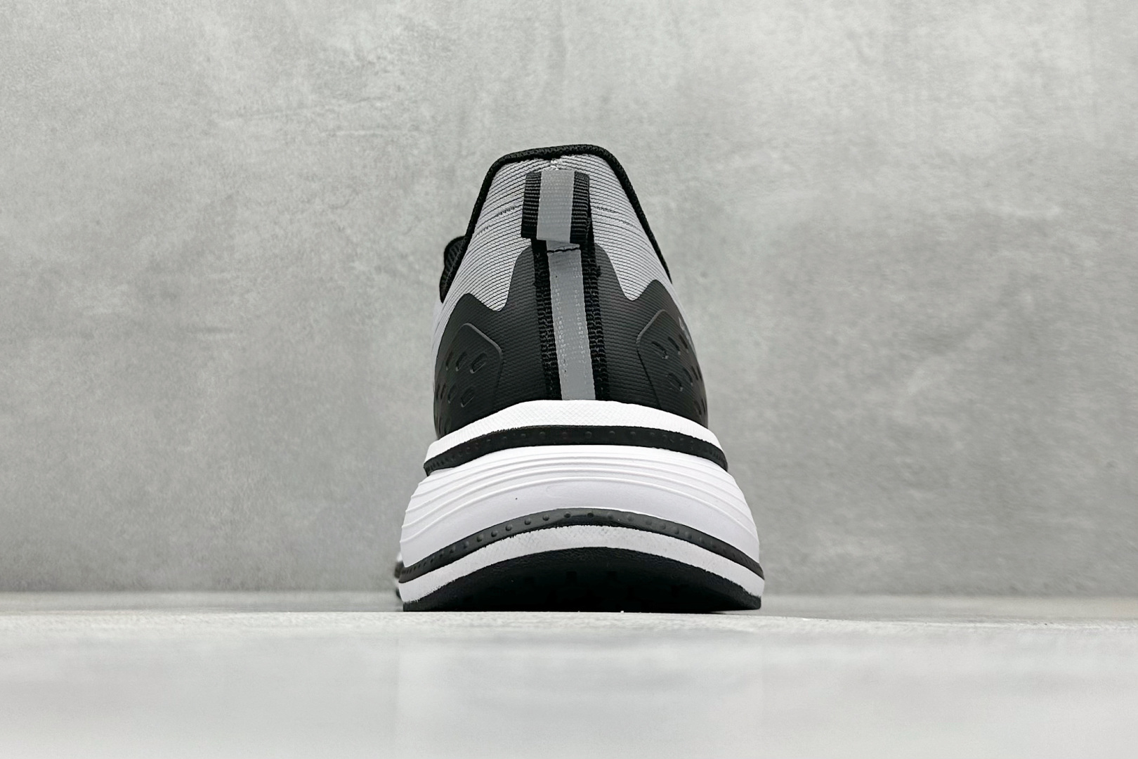 AD EQ/RUNNING SHOES 防滑耐磨厚底增高老爹鞋 随心畅跑舒适跑步运动鞋 GZ5825