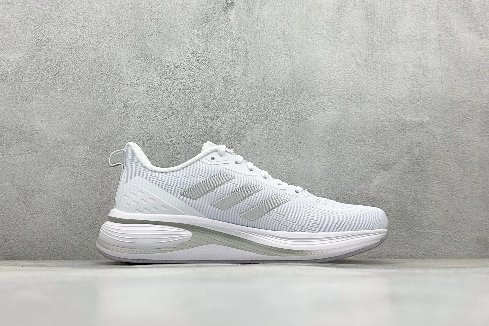 AD EQ/RUNNING SHOES 防滑耐磨厚底增高老爹鞋 随心畅跑舒适跑步运动鞋 GZ5826