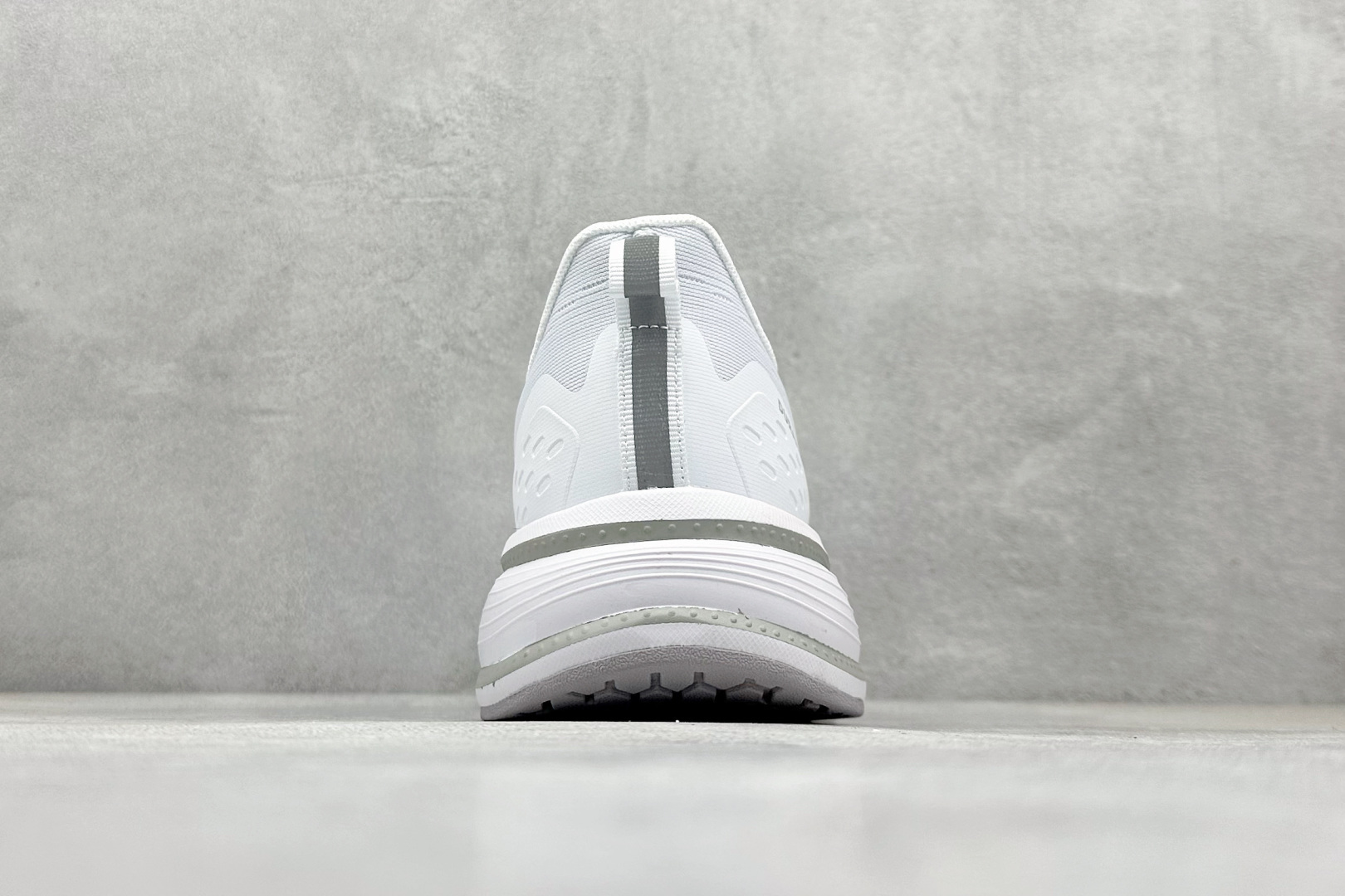 AD EQ/RUNNING SHOES 防滑耐磨厚底增高老爹鞋 随心畅跑舒适跑步运动鞋 GZ5826