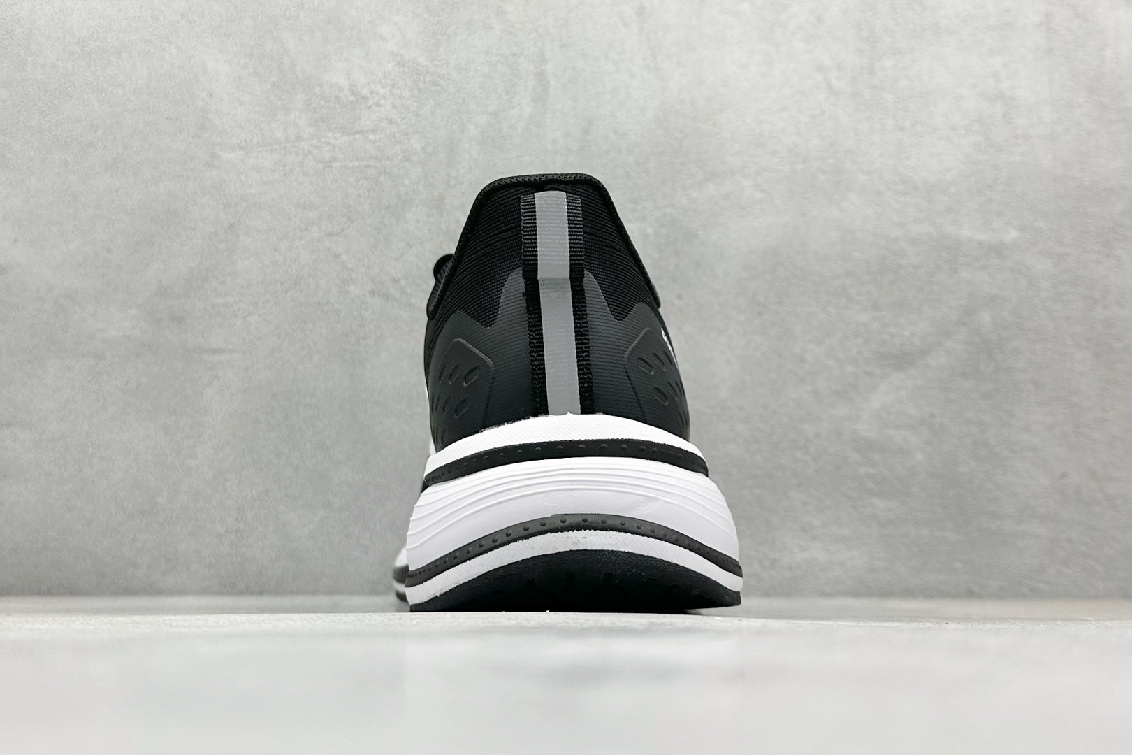 AD EQ/RUNNING SHOES 防滑耐磨厚底增高老爹鞋 随心畅跑舒适跑步运动鞋 GZ5816