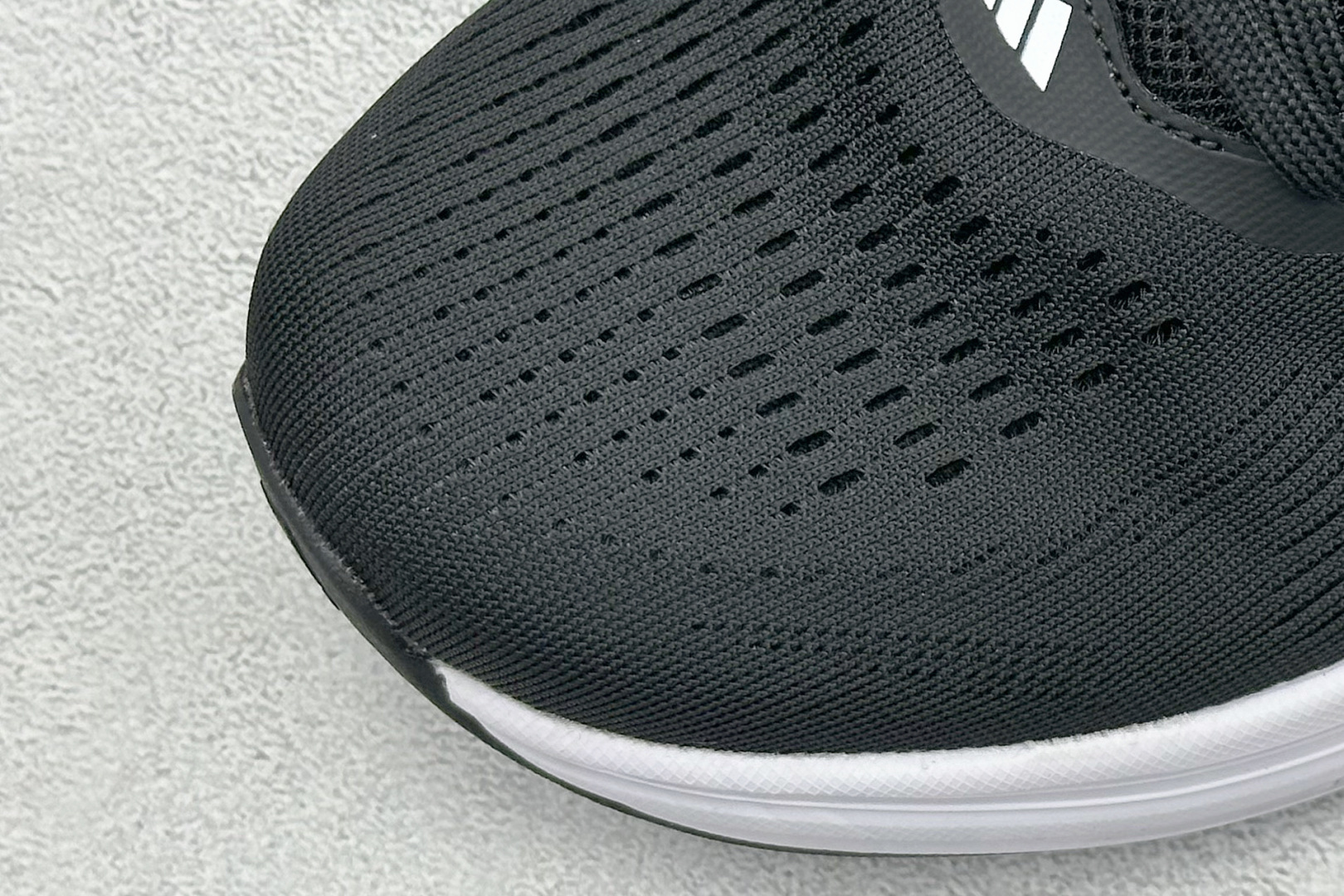 AD EQ/RUNNING SHOES 防滑耐磨厚底增高老爹鞋 随心畅跑舒适跑步运动鞋 GZ5816