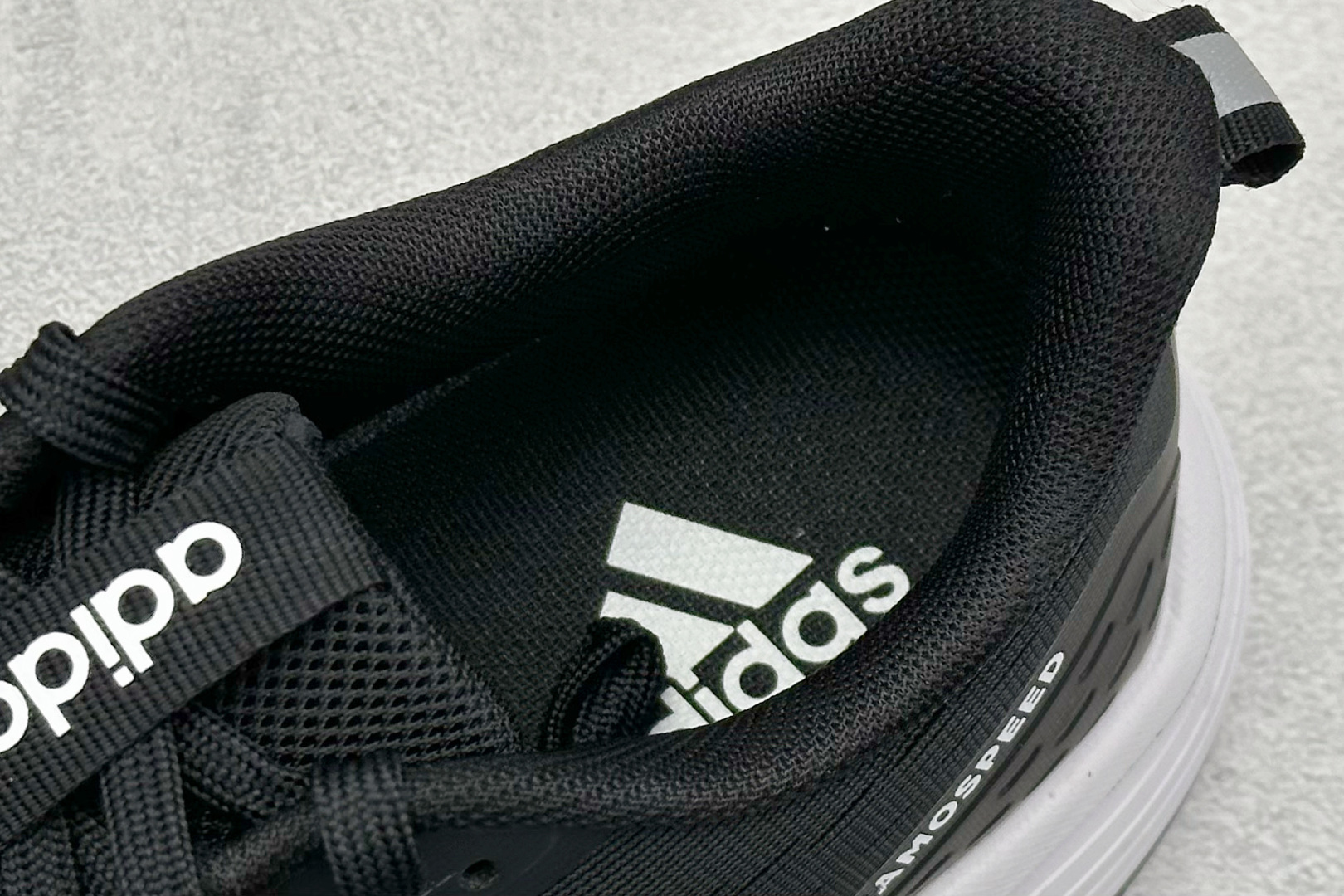 AD EQ/RUNNING SHOES 防滑耐磨厚底增高老爹鞋 随心畅跑舒适跑步运动鞋 GZ5816