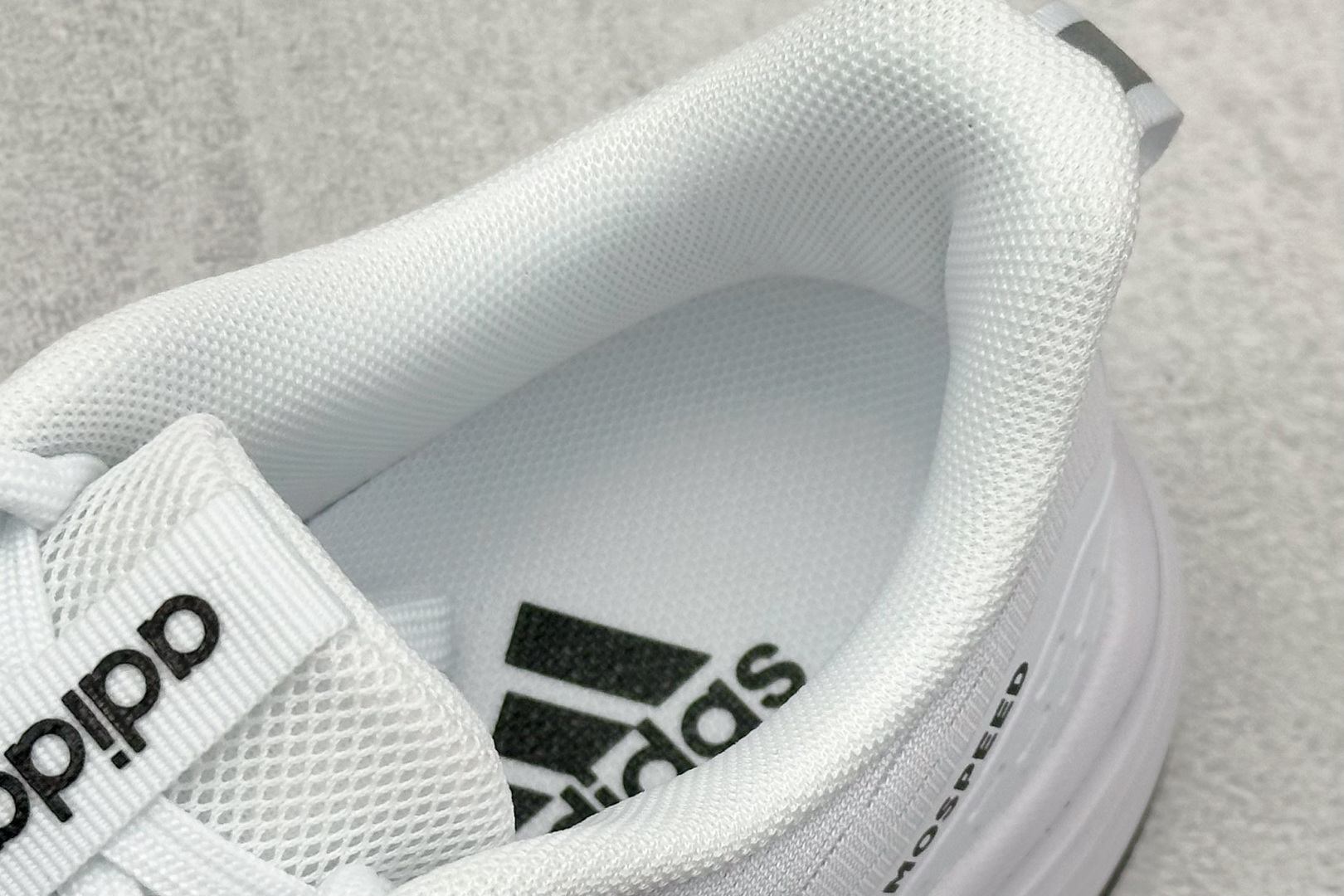 AD EQ/RUNNING SHOES 防滑耐磨厚底增高老爹鞋 随心畅跑舒适跑步运动鞋 GZ5820