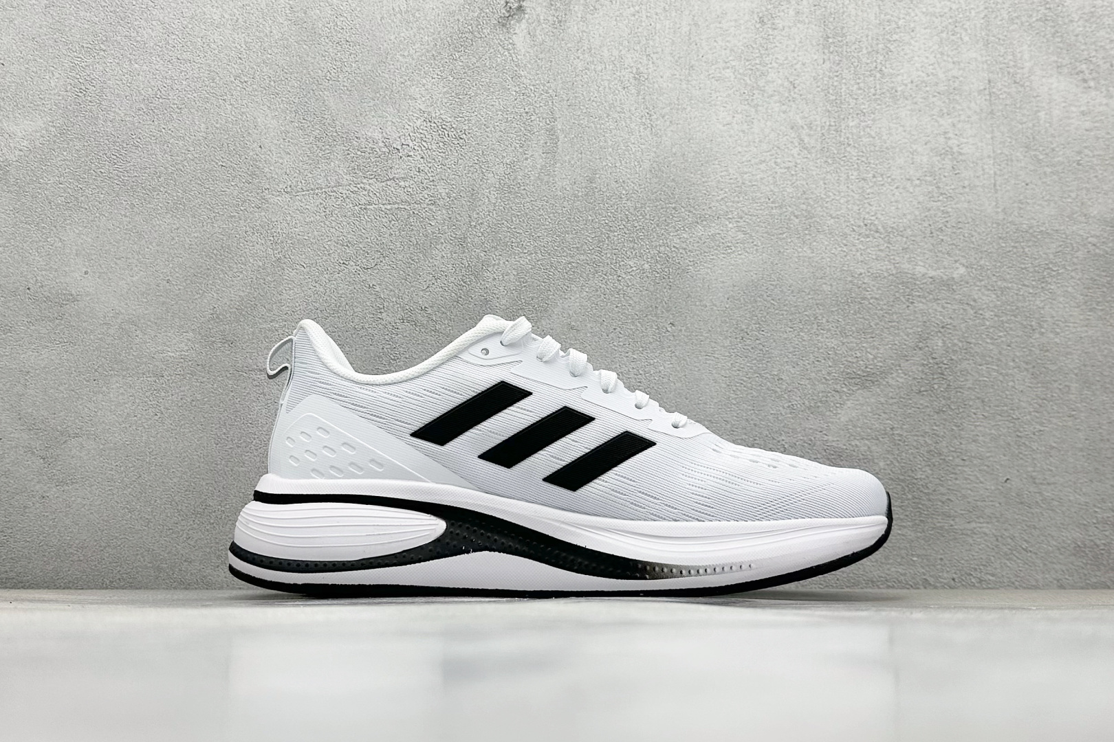 AD EQ/RUNNING SHOES 防滑耐磨厚底增高老爹鞋 随心畅跑舒适跑步运动鞋 GZ5820