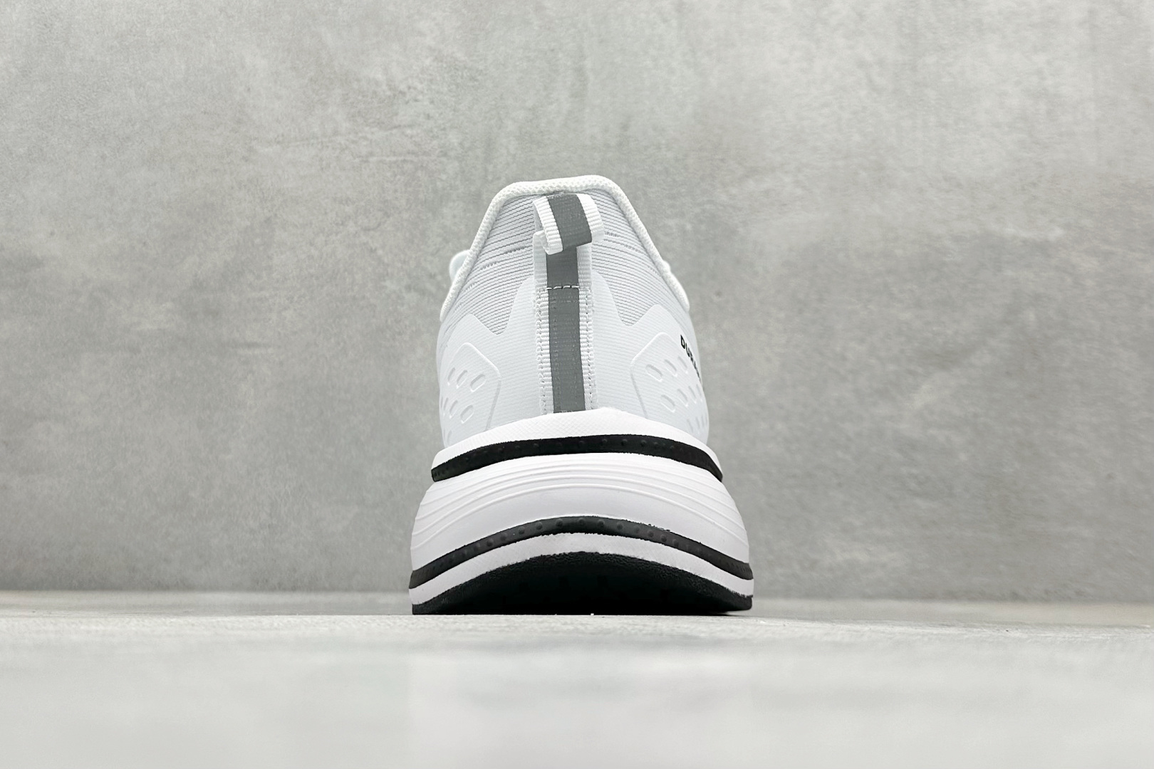 AD EQ/RUNNING SHOES 防滑耐磨厚底增高老爹鞋 随心畅跑舒适跑步运动鞋 GZ5820