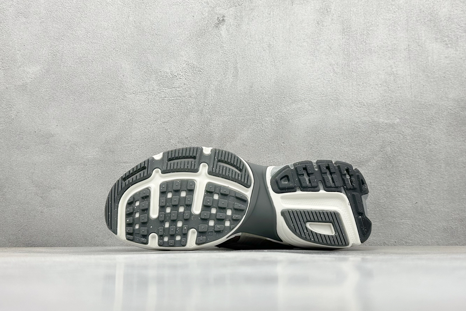 DS版Nike V2K Run 减震防滑复古低帮跑步鞋 FD0736-200