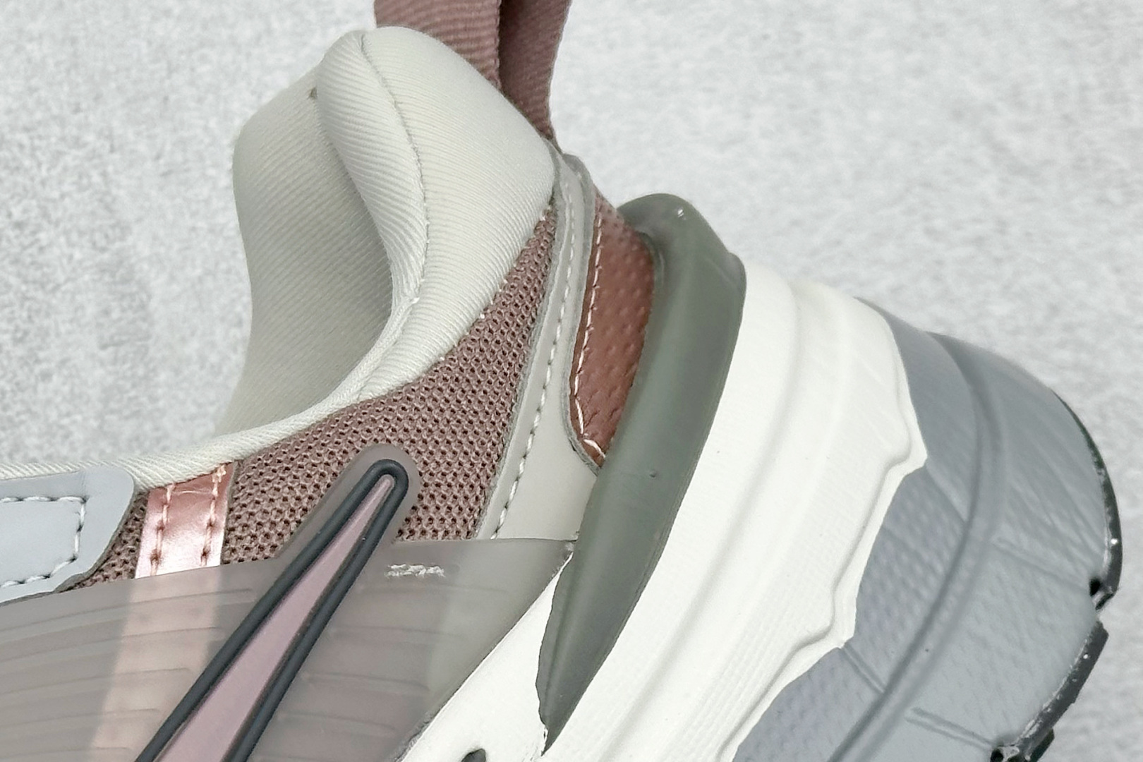 DS版Nike V2K Run 减震防滑复古低帮跑步鞋 FD0736-200