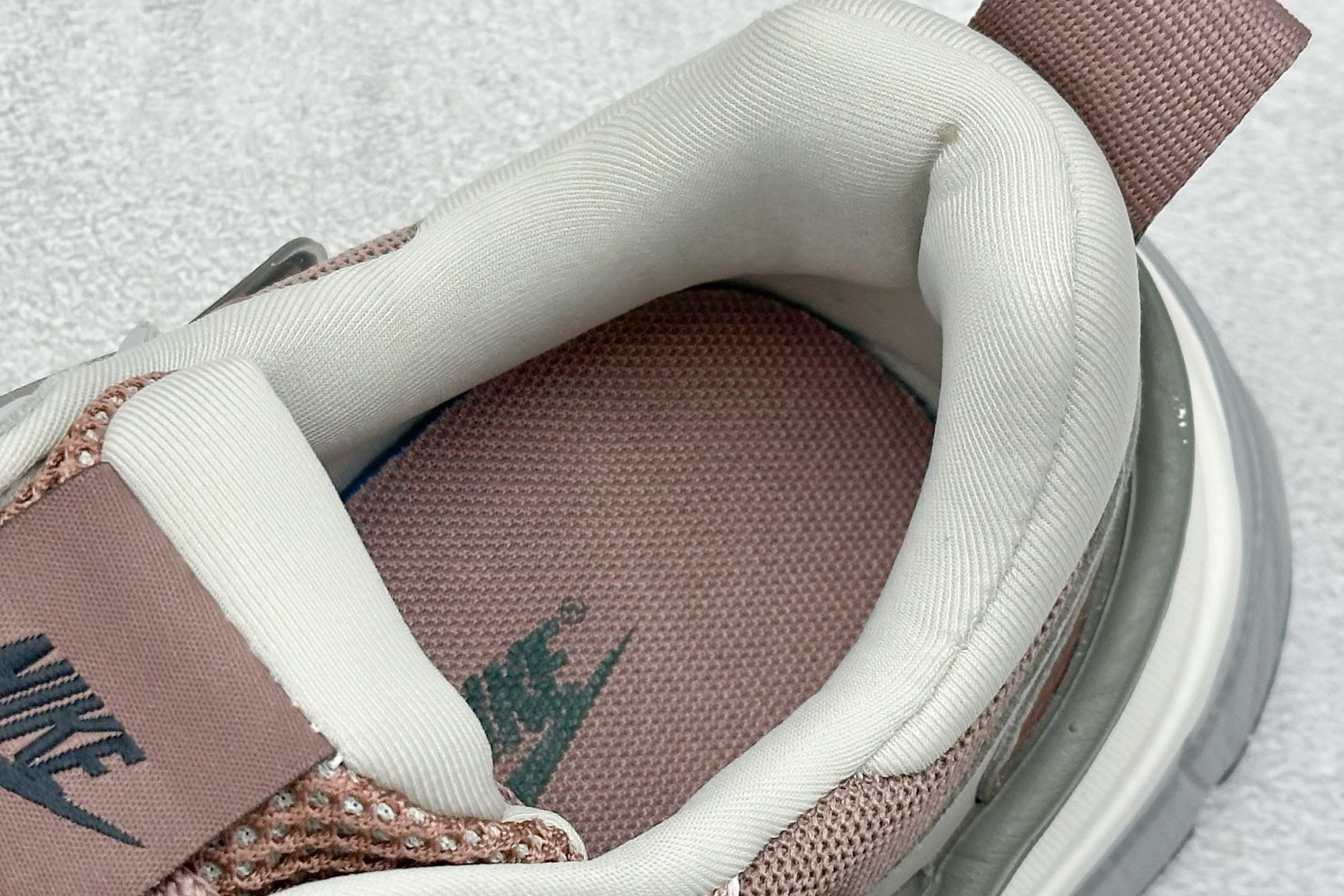 DS版Nike V2K Run 减震防滑复古低帮跑步鞋 FD0736-200