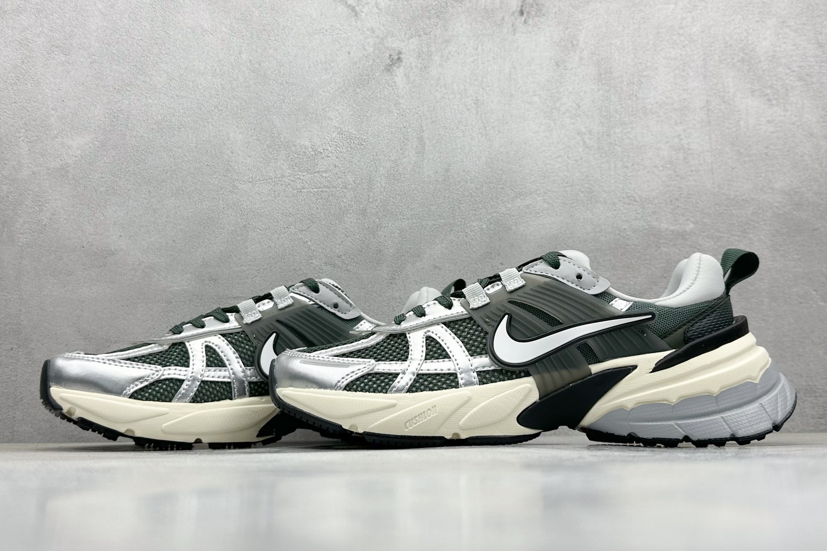 DS版Nike V2K Run 减震防滑复古低帮跑步鞋 HJ4497-300