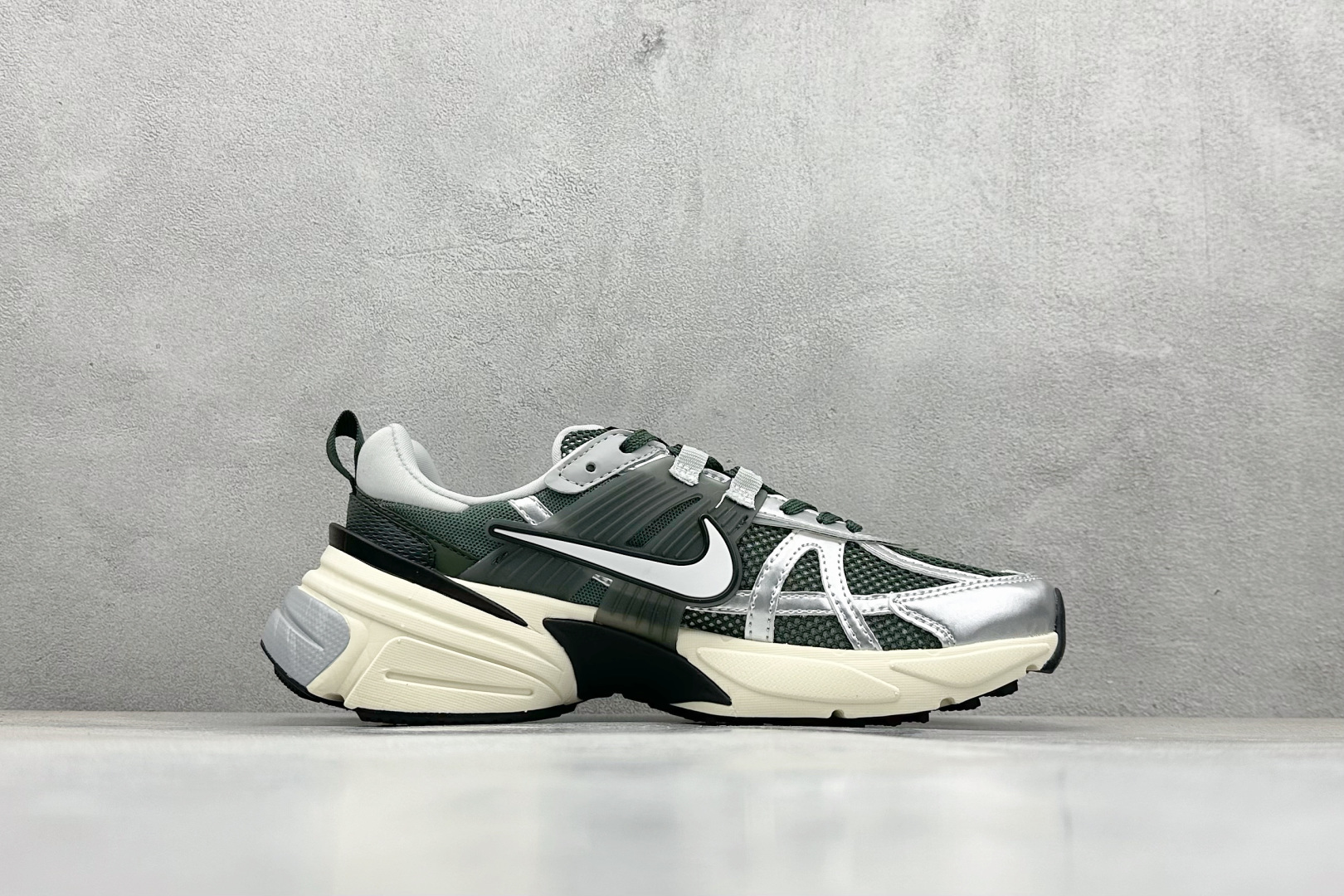 DS版Nike V2K Run 减震防滑复古低帮跑步鞋 HJ4497-300