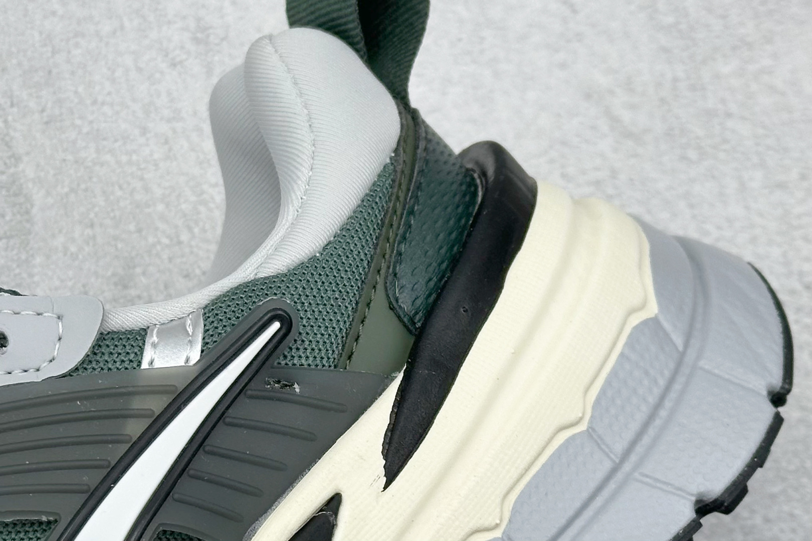 DS版Nike V2K Run 减震防滑复古低帮跑步鞋 HJ4497-300