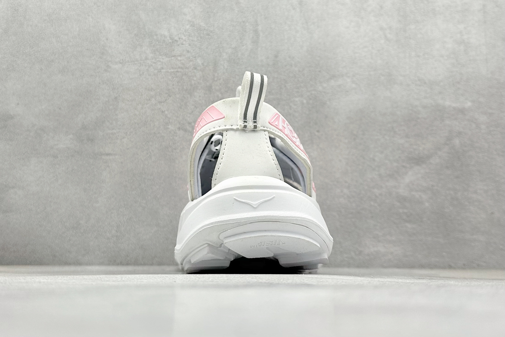 160 Hoka One One Hopara 霍帕拉休闲户外涉水溯溪凉鞋 1123112-WHWH-Chinese UA Cheap High Quatity Brand Clothes Bags handbags Sneakers wholesale wholesaler seller from China Factory suppliers Fashion Clothing Shoes best Quality Beautiful Price 160 Hoka One One Hopara 霍帕拉休闲户外涉水溯溪凉鞋 1123112-WHWH