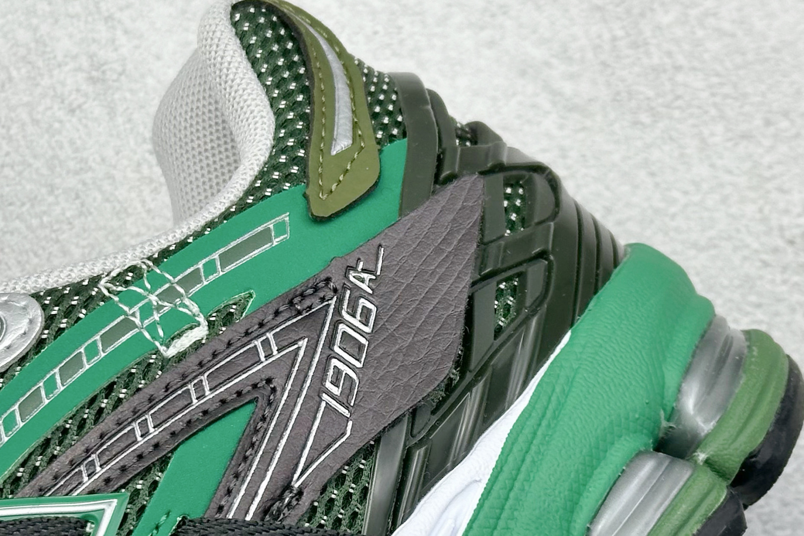 New Balance M1906系列复古单品宝藏老爹鞋款 U1906AK