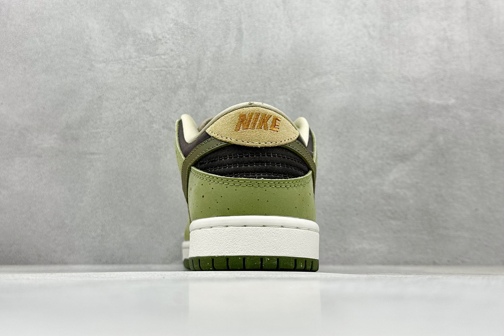 A NIKE SB Dunk Low x Yuto Horigome 牛油果绿 HF8022-300