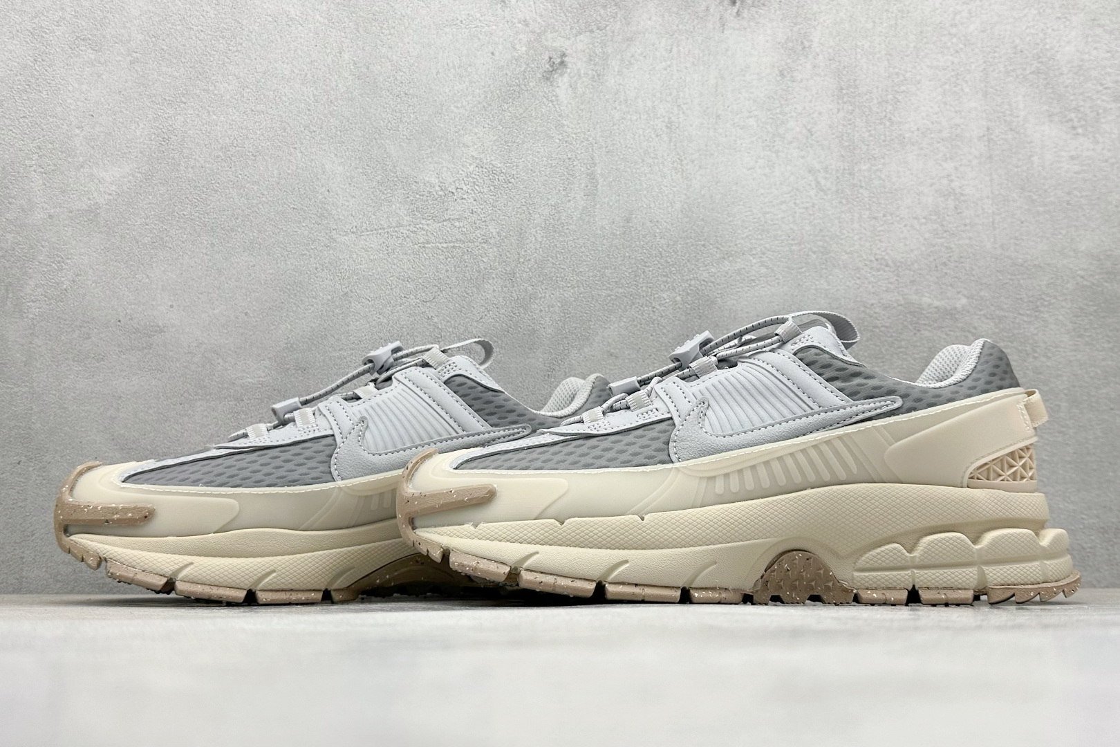 Nike Zoom Vomero Roam 5 Roam 复古跑五代休闲运动慢跑鞋 HJ4646-001