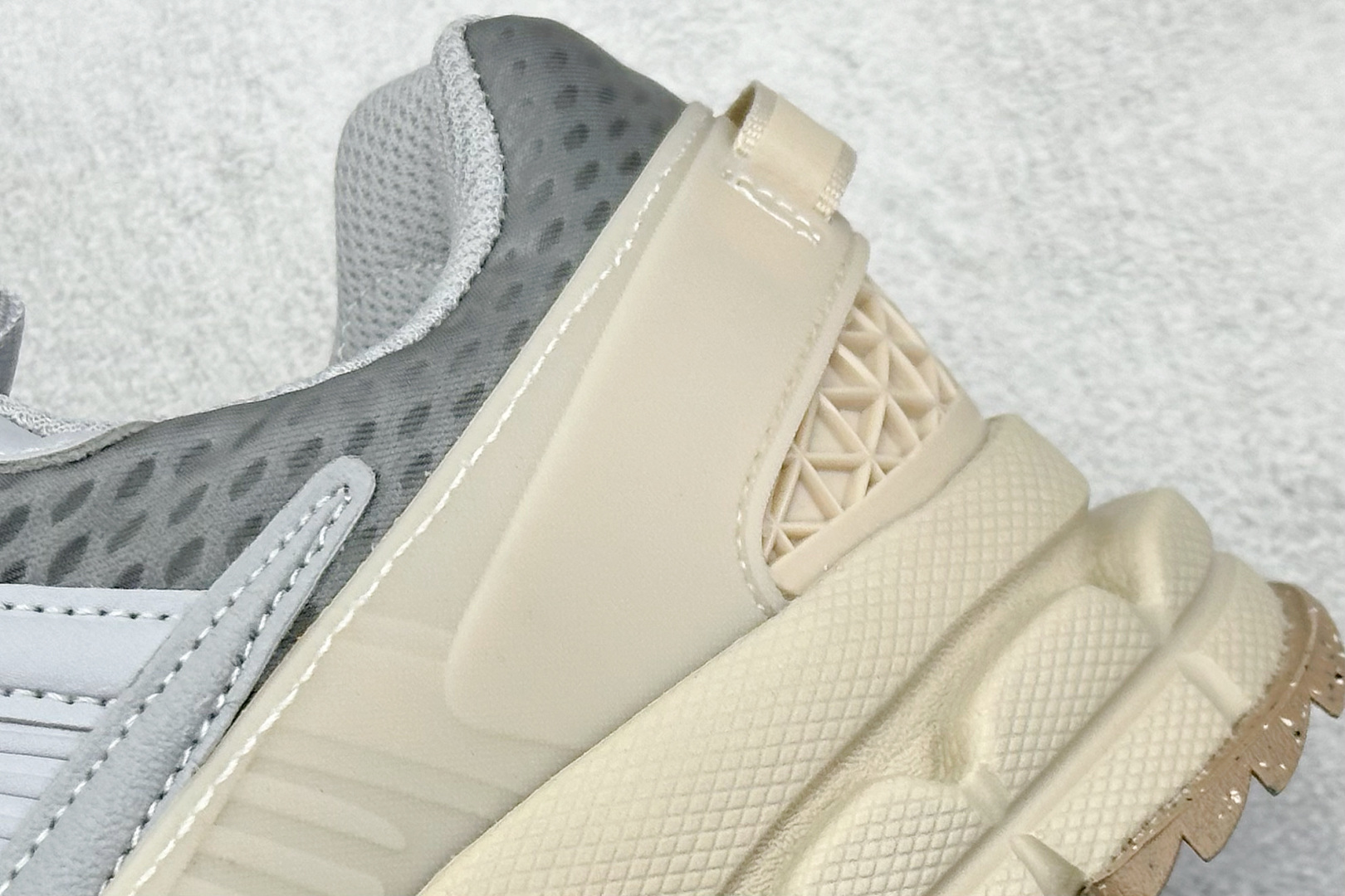 Nike Zoom Vomero Roam 5 Roam 复古跑五代休闲运动慢跑鞋 HJ4646-001