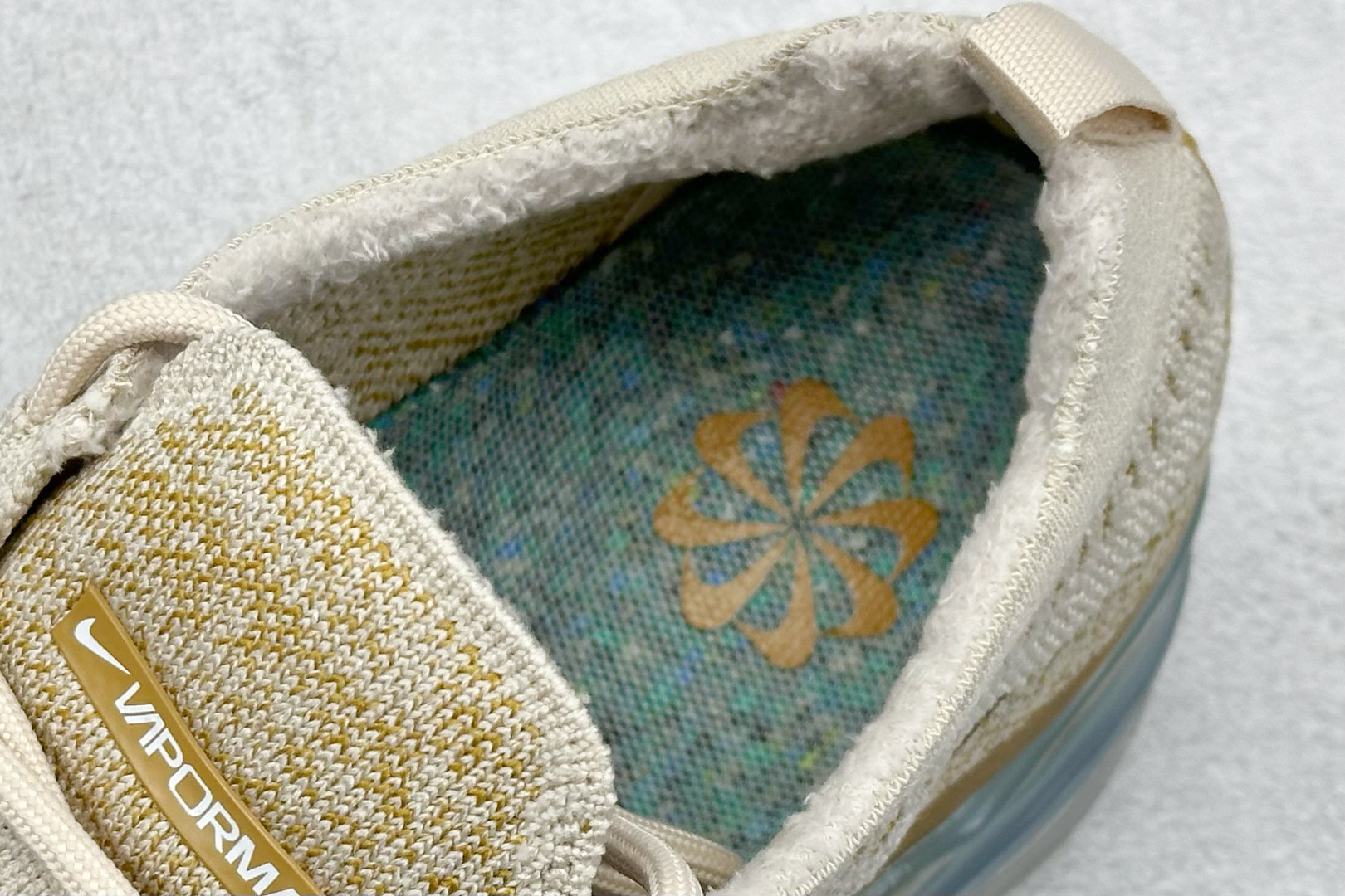 Nike Air Vapormax2023 全掌长气垫 缓震跑步鞋 DV1678-100-莆田鞋,莆田鞋货源,高仿鞋,高仿鞋货源,安福档口,莆田高仿鞋,莆田鞋批发,高仿鞋批发,莆田高仿运动鞋,高仿运动鞋,莆田运动鞋 Nike Air Vapormax2023 全掌长气垫 缓震跑步鞋 DV1678-100