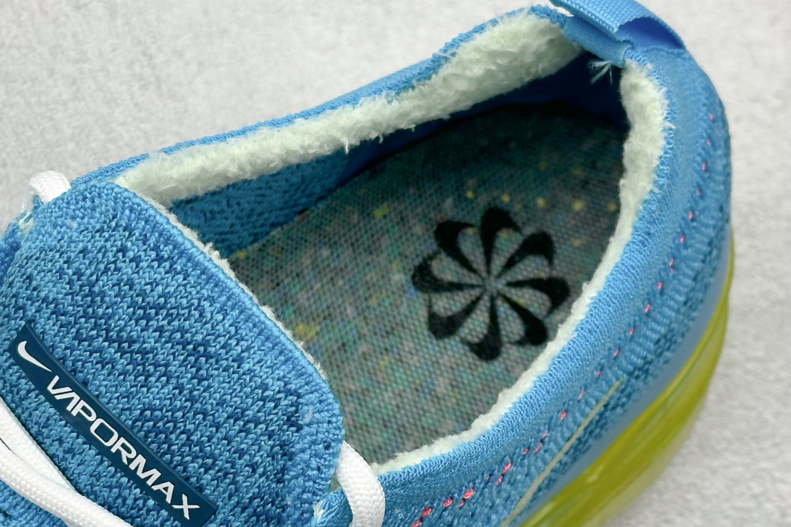 Nike Air Vapormax2023 全掌长气垫 缓震跑步鞋 DV1678-400