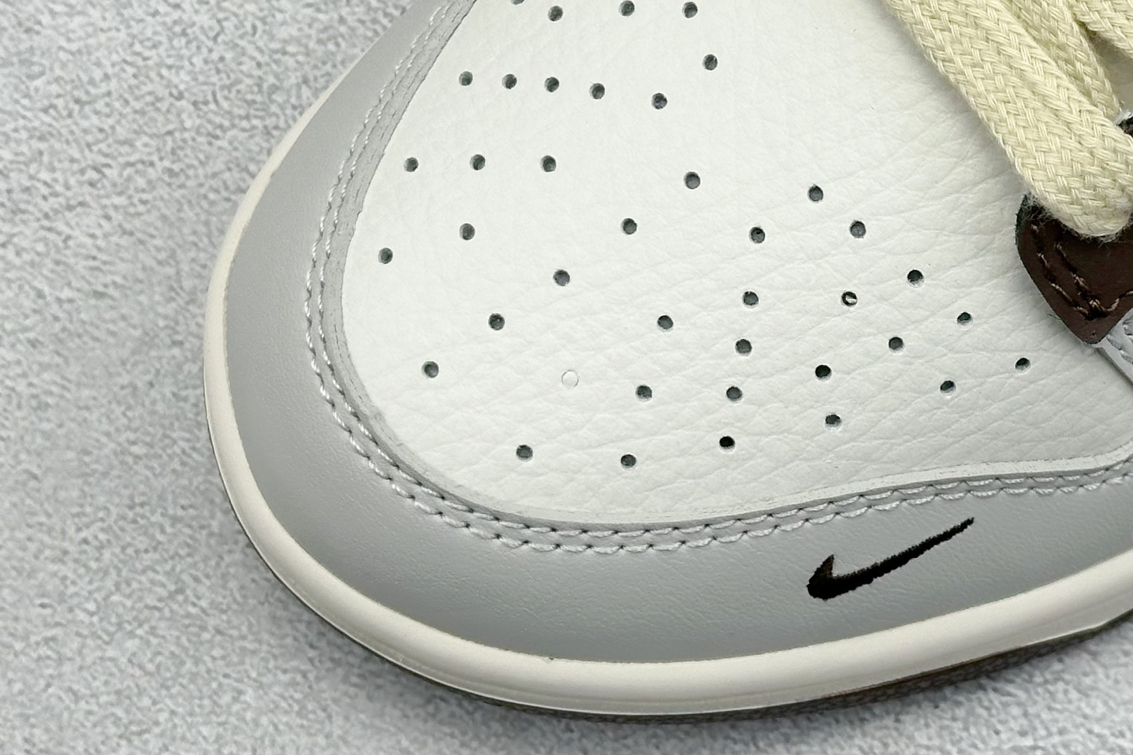 NIKE SB Dunk Low x OFF-WHITE 米灰棕 XX9910-010