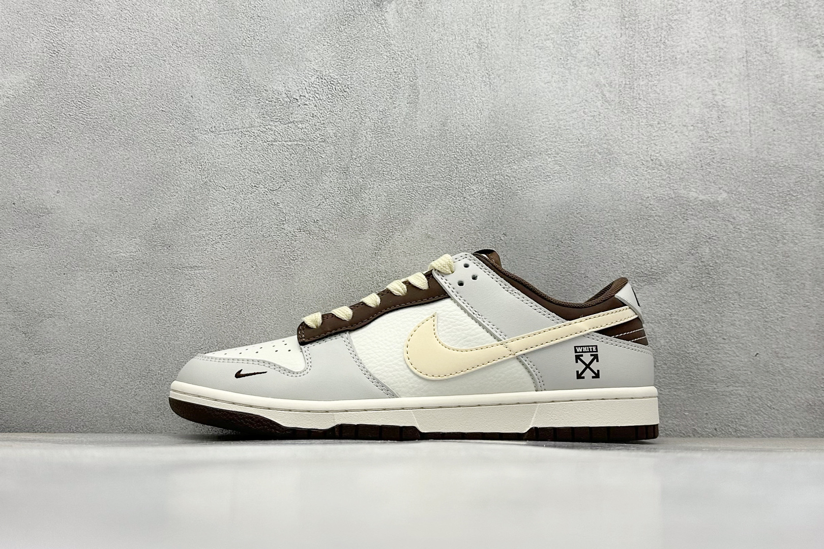 NO:351932,Local store private NIKE SB Dunk Low x OFF-WHITE Rice brown Company-level production Highly recommended Original head layer material Exclusive version distillation processing brings a better visual and foot experience Large factory pure original quality shipment Cleanliness Electric embroidery process Clean leather cutting without any burrs Perfect details Official item number XX9910 010 Size 36 36.5 37.5 38 38.5 39 40 40.5 41 42 42.5 43 44 44.5 45 Code 31,,off white19860909本地 放店私 NIKE SB Dunk Low x OFF-WHITE 米灰棕 公司级出品 极力推荐 原装头层材料 独家版型蒸餾加工 帶來的是更好的视觉和脚感体验 大厂纯原品质出货 清洁度 电绣工艺 皮料切割干净无任何毛边 细节完美 官方货号XX9910 010 尺码 36 36.5 37.5 38 38.5 39 40 40.5 41 42 42.5 43 44 44.5 45 编码31,,off white,Men's shoes