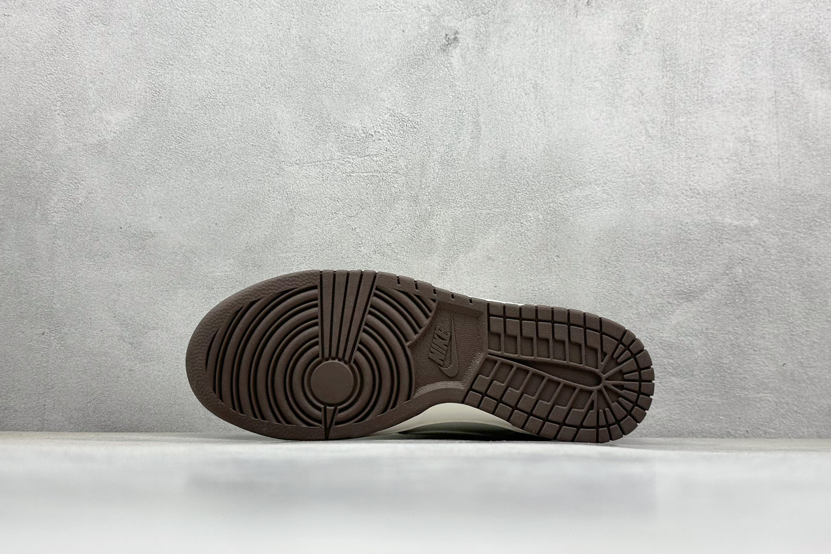 NIKE SB Dunk Low x OFF-WHITE 米灰棕 XX9910-010