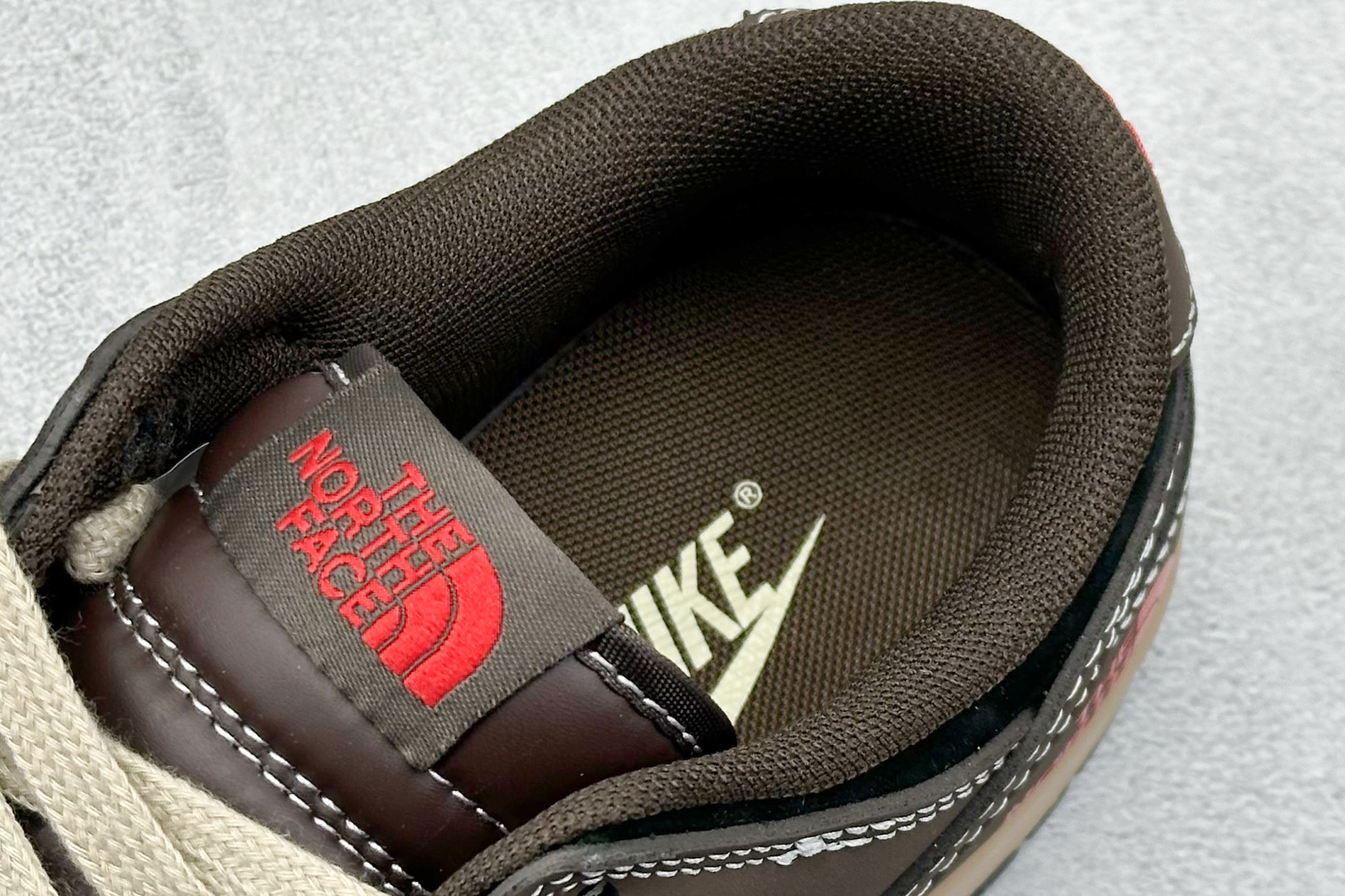 Nike SB Dunk Low x The North Face 棕黑红小钩 XX9928-028