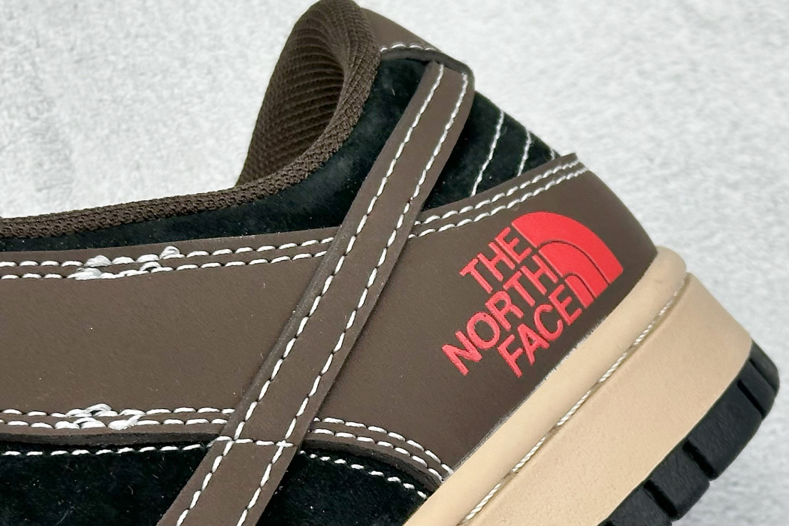 Nike SB Dunk Low x The North Face 棕黑红小钩 XX9928-028